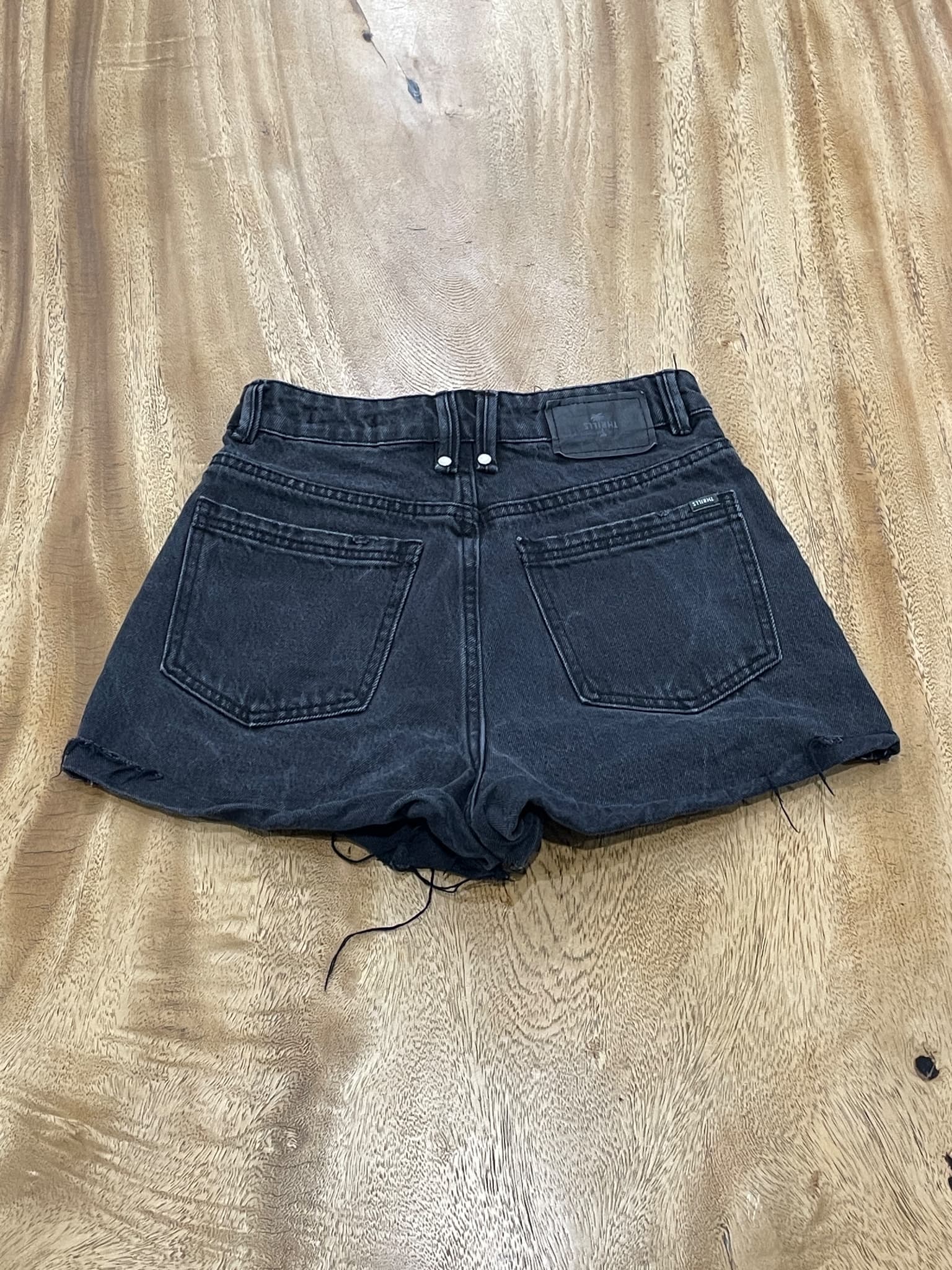 THRILLS Erica High Rise Black Denim Shorts Size 8 — photo 2 of 10