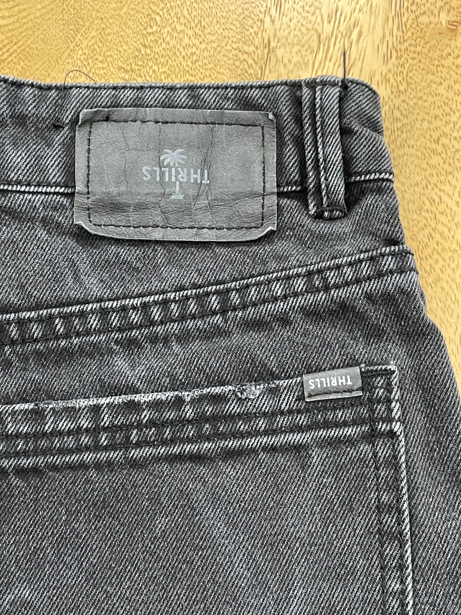 THRILLS Erica High Rise Black Denim Shorts Size 8 — photo 3 of 10