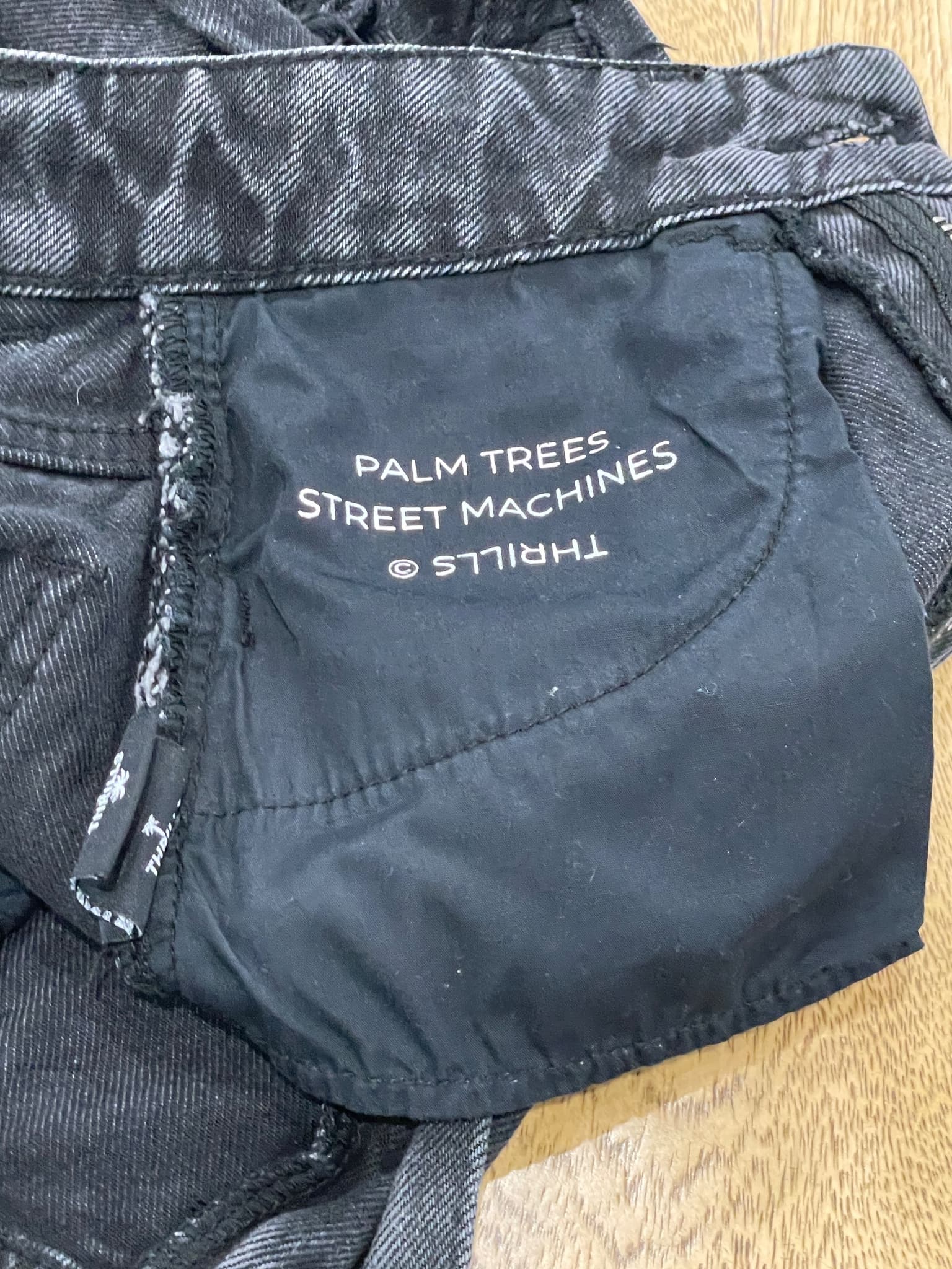 THRILLS Erica High Rise Black Denim Shorts Size 8 — photo 8 of 10