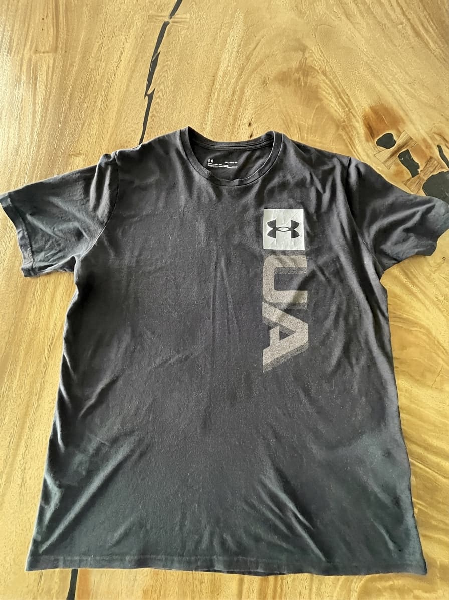 Under Armour Vertical Logo Graphic T-Shirt Black Men's XL — photo 1 of 10