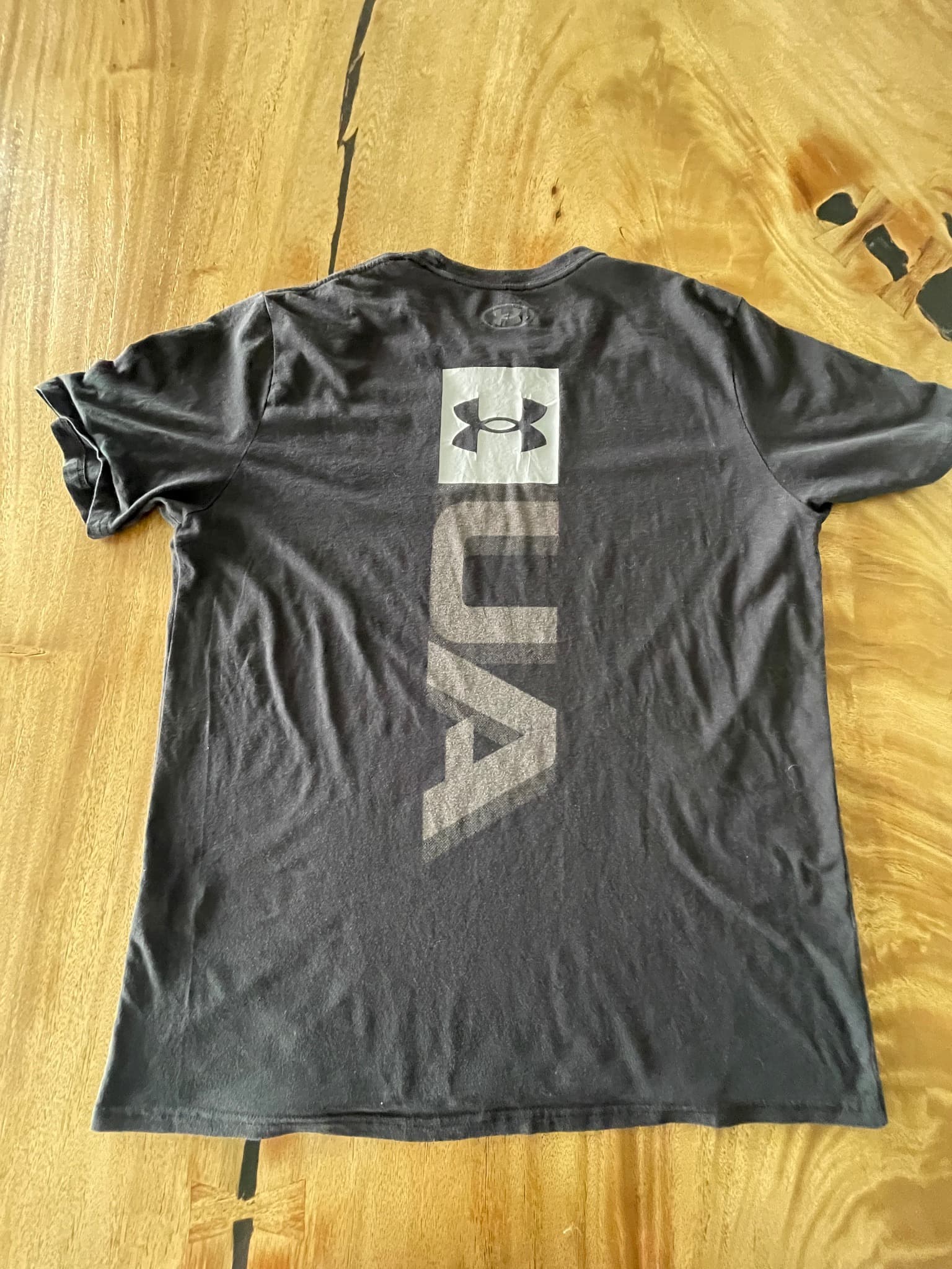Under Armour Vertical Logo Graphic T-Shirt Black Men's XL — photo 8 of 10