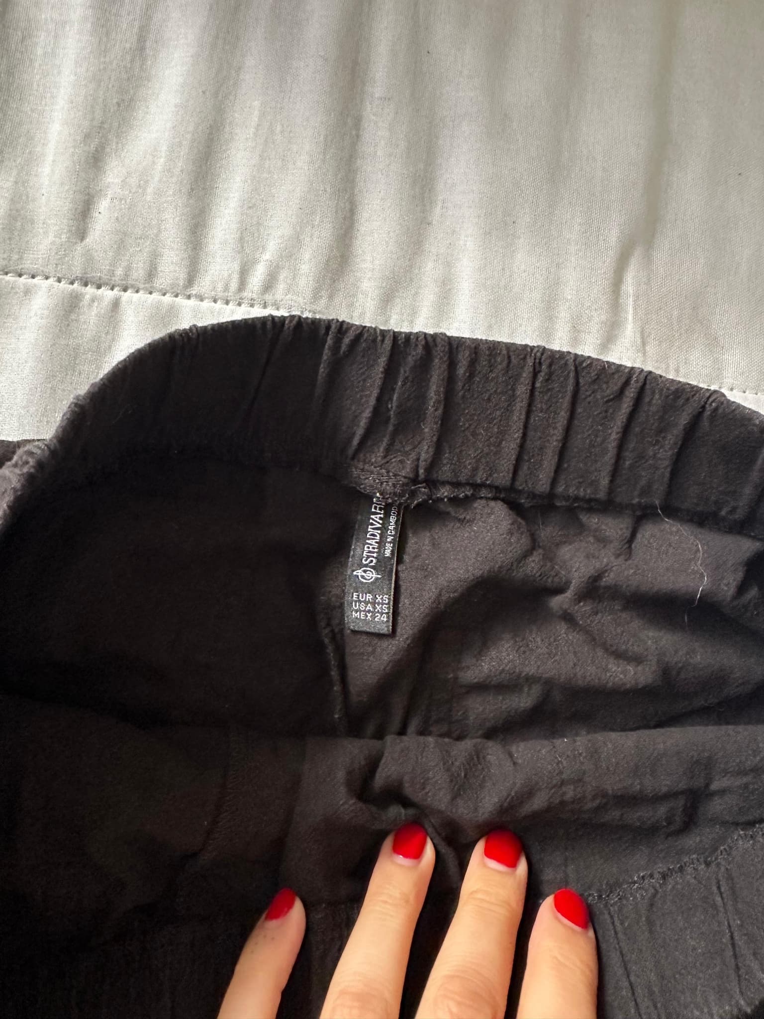 Stradivarius Black Elastic Waist Utility Shorts XS — photo 2 of 3