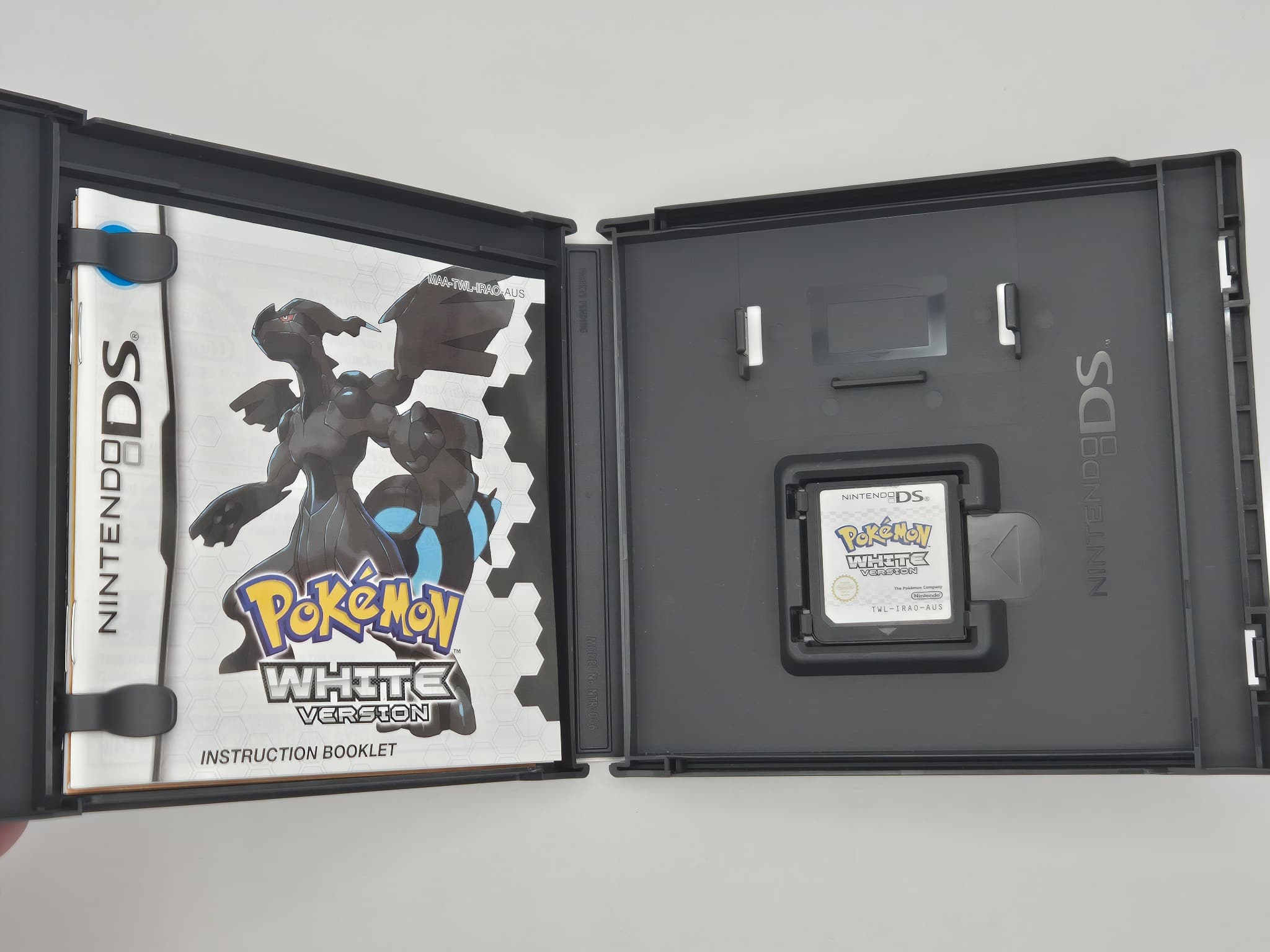 Pokémon White Version (Nintendo DS, Australian PAL Version) — photo 4 of 6