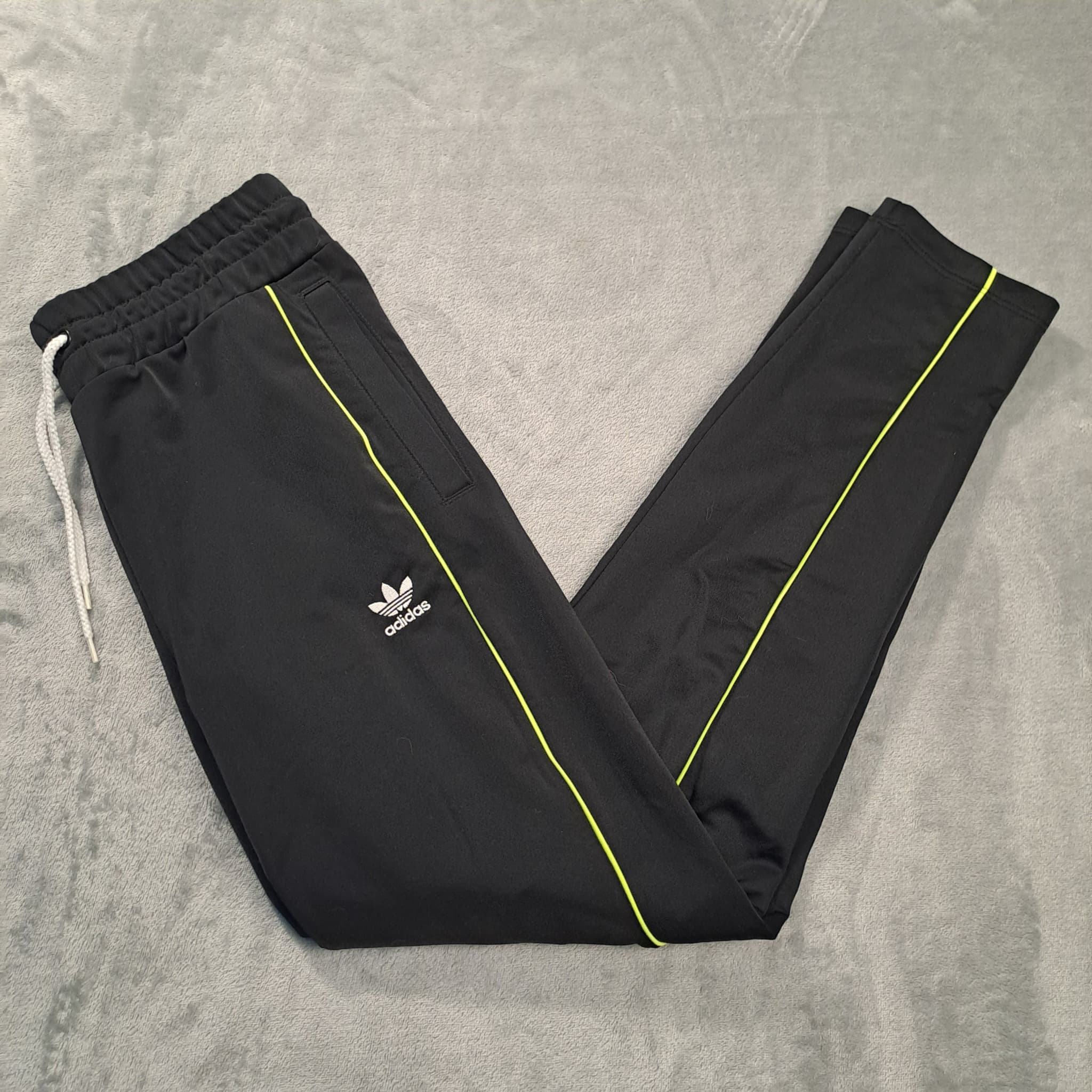 Adidas Originals Women's Track Pants Size 8 Black Neon Yellow Piping — photo 1 of 7