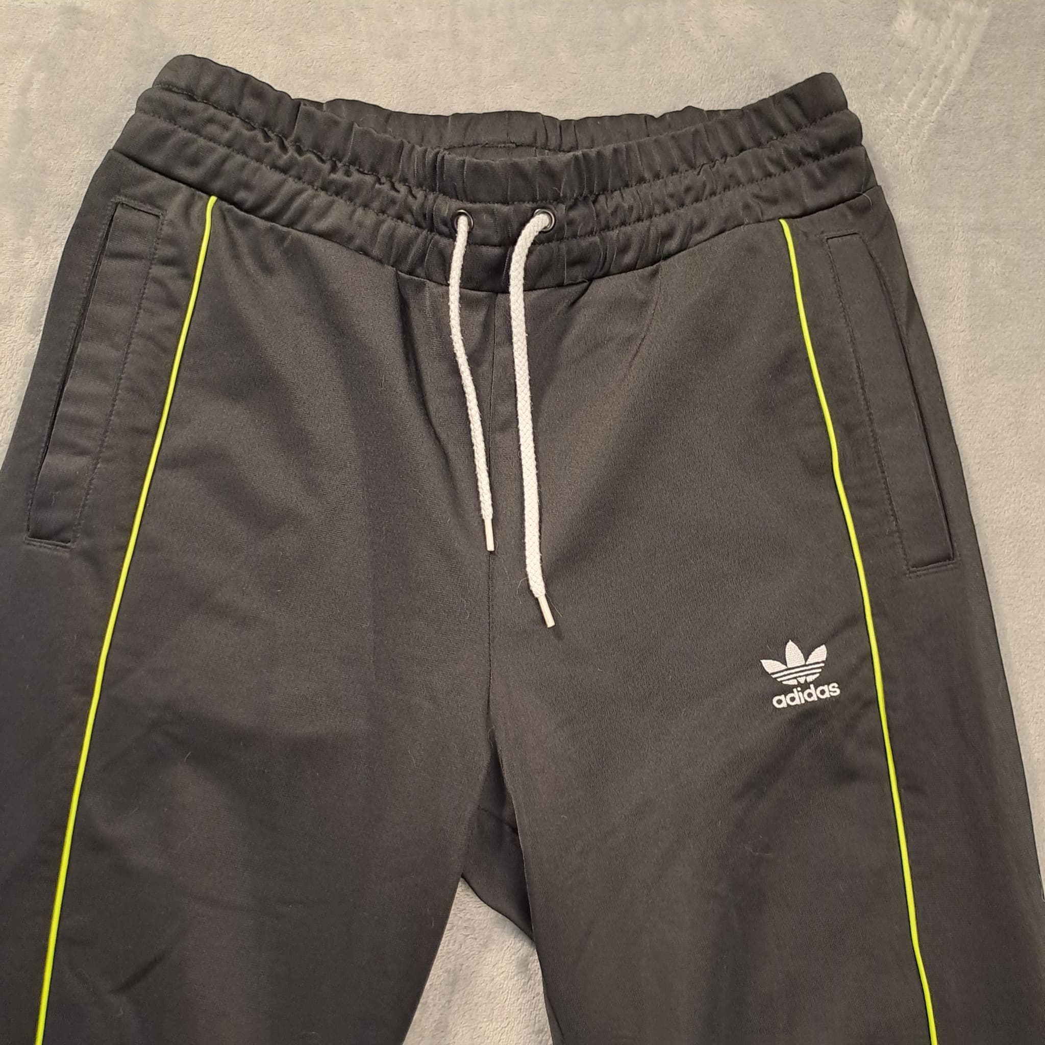 Adidas Originals Women's Track Pants Size 8 Black Neon Yellow Piping — photo 2 of 7