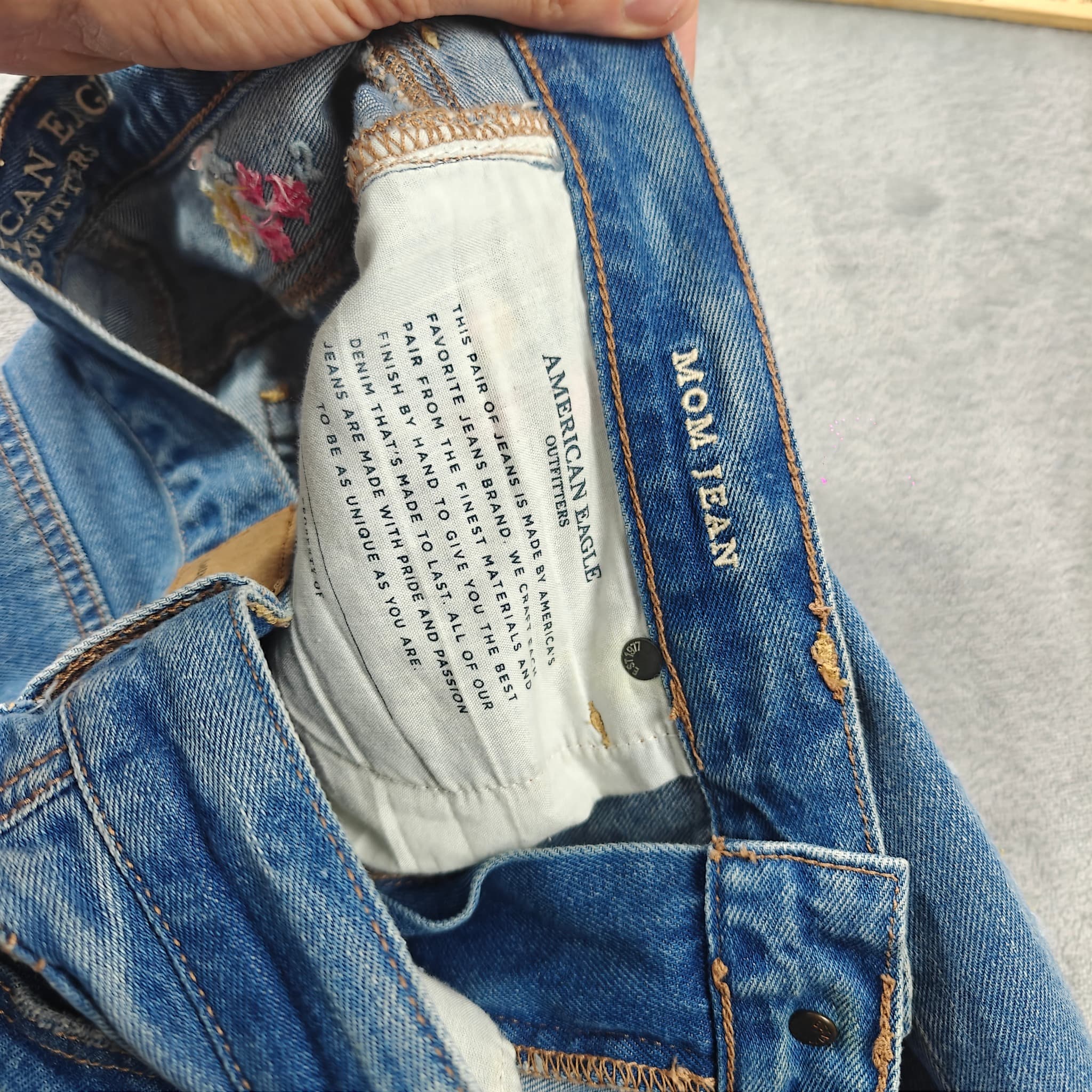 American Eagle Outfitters Outfitters Outfitters Floral Embroidered Distressed Mom Jeans Size 12 — photo 5 of 7