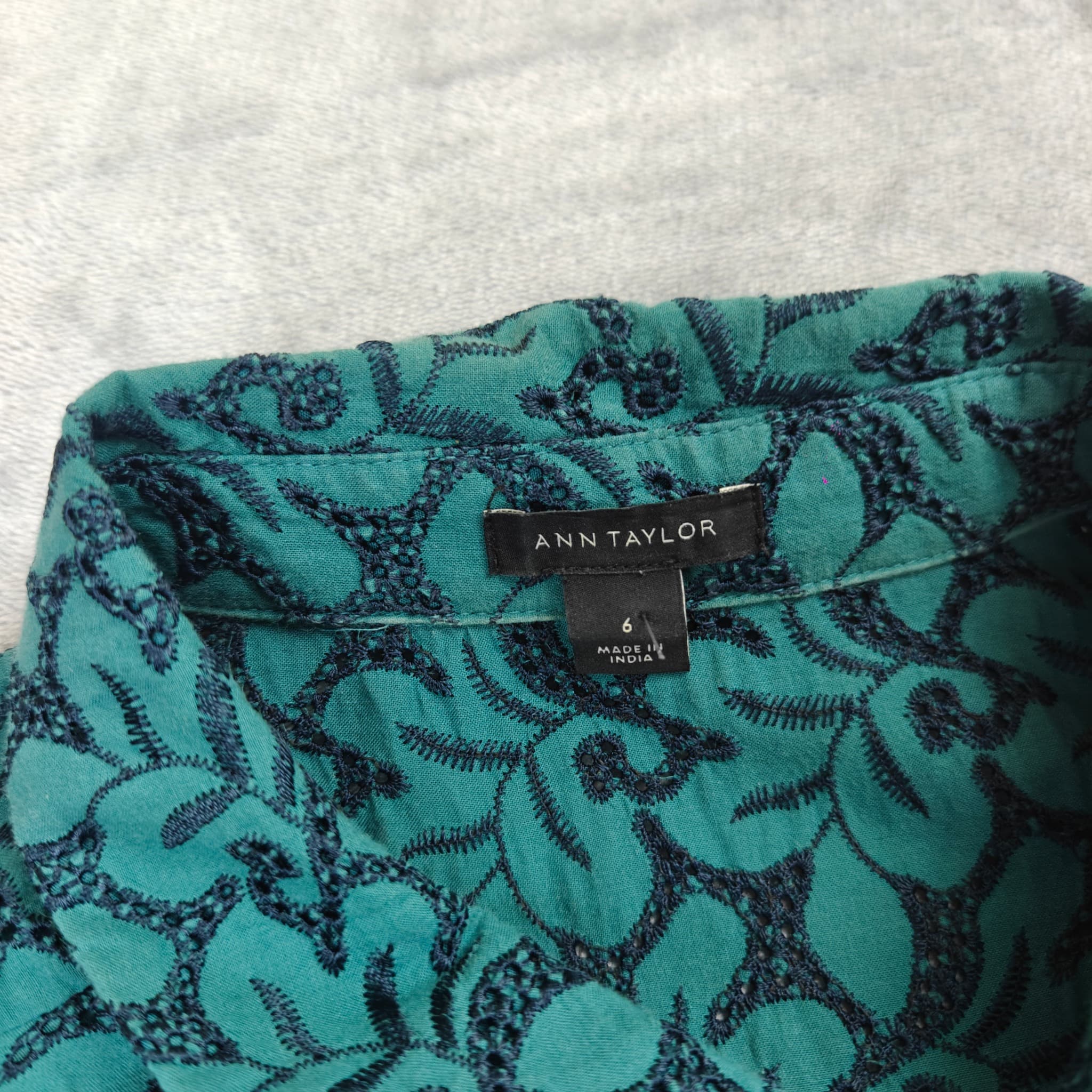 Ann Taylor Leaf Print Shirt Dress Woman's Size 6 Green Black Short Sleeve — photo 3 of 10