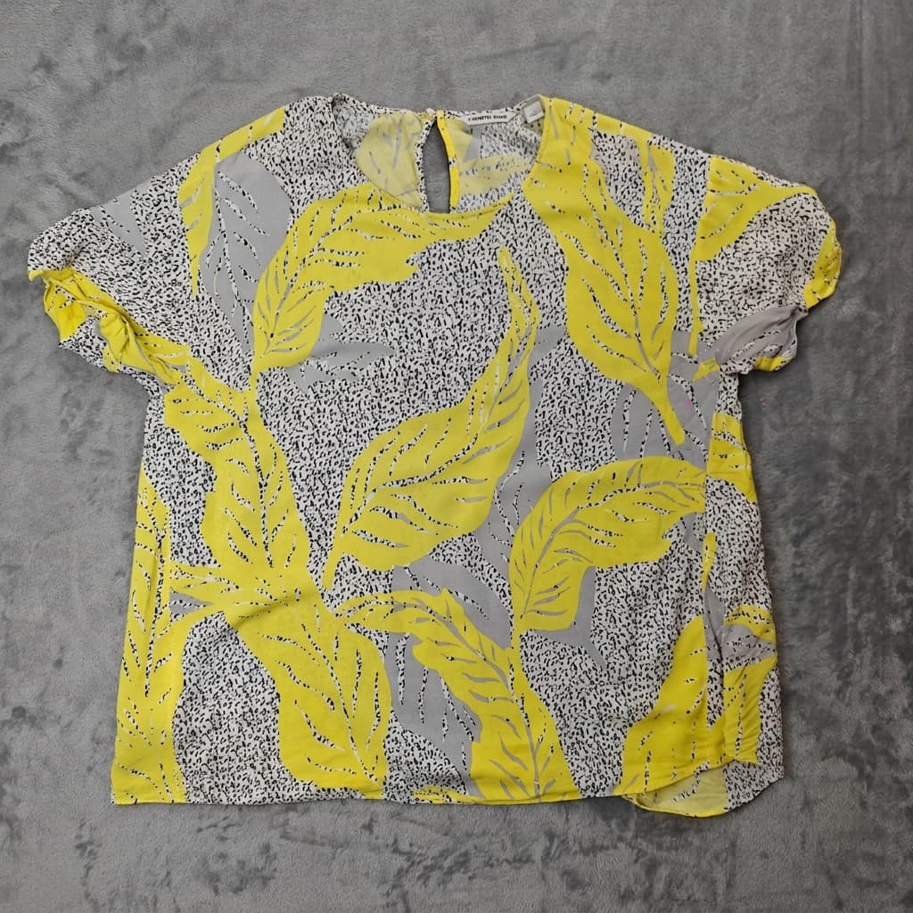 Country Road Women's Yellow and Grey Leaf Print Short Sleeve Blouse — photo 1 of 5