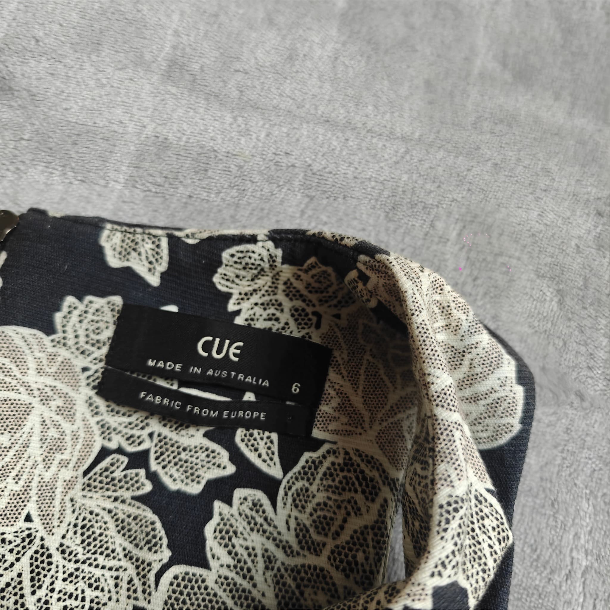 Cue Black and Cream Floral Jacquard Sleeveless Top Size 6 — photo 2 of 7
