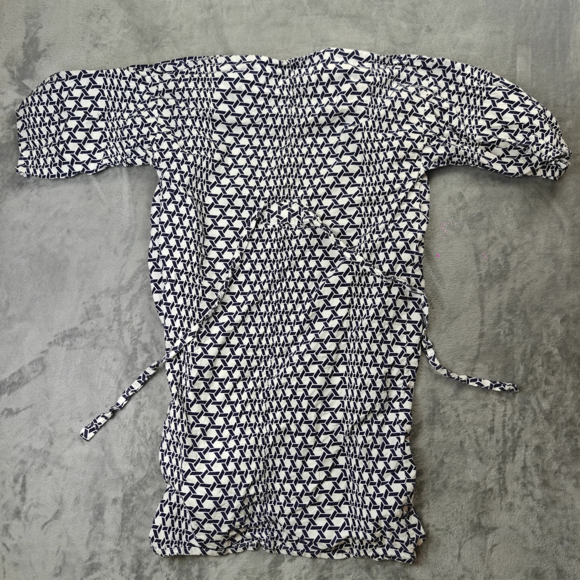 Japanese Yukata Robe - Geometric Pattern Navy & White — photo 6 of 6