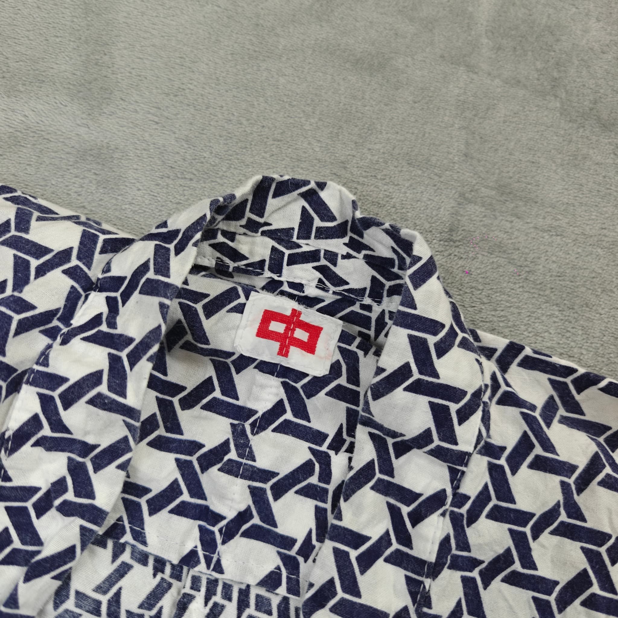 Japanese Yukata Robe - Geometric Pattern Navy & White — photo 2 of 6