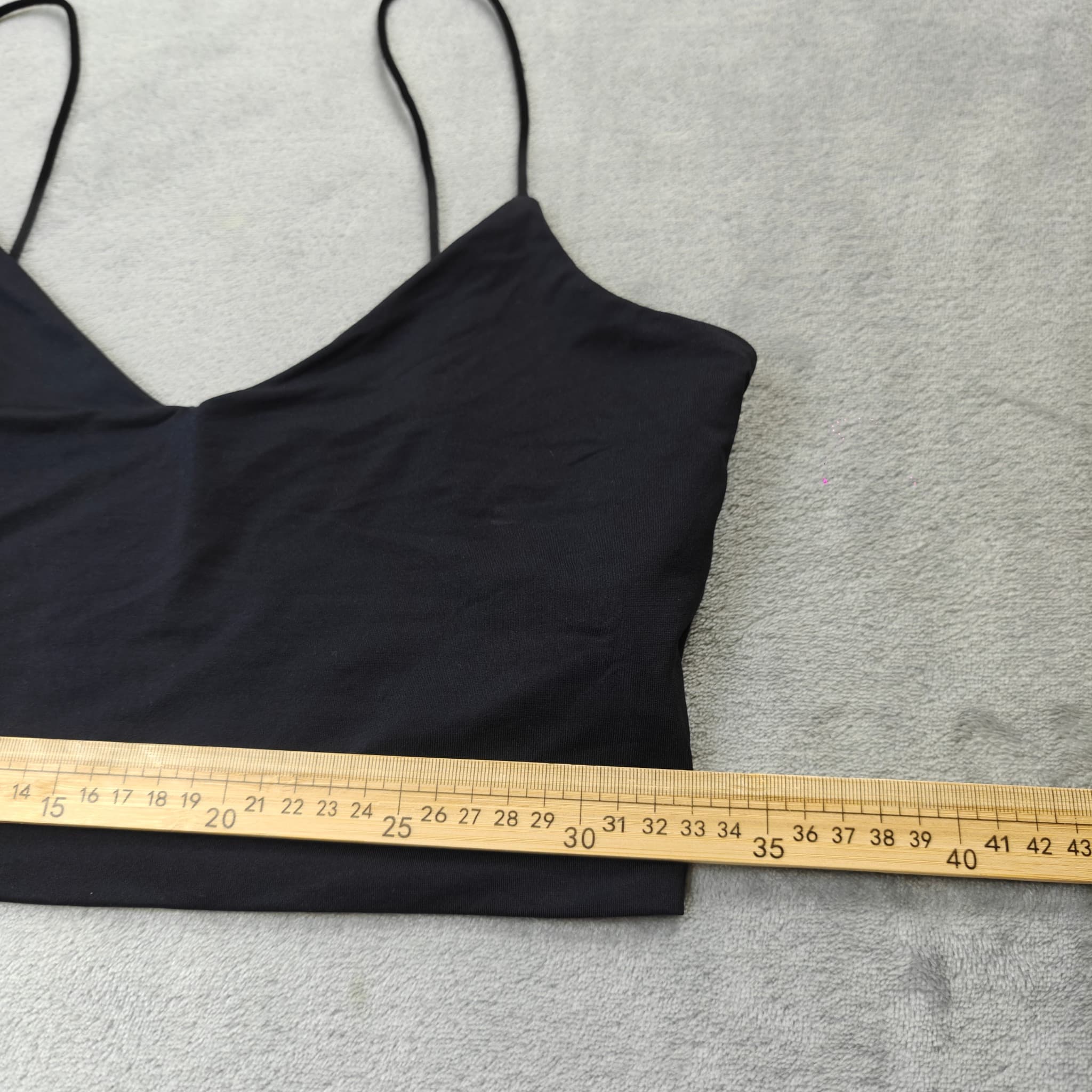 Kookai Spaghetti Strap V-Neck Crop Top Woman's Size 10 Black — photo 5 of 6