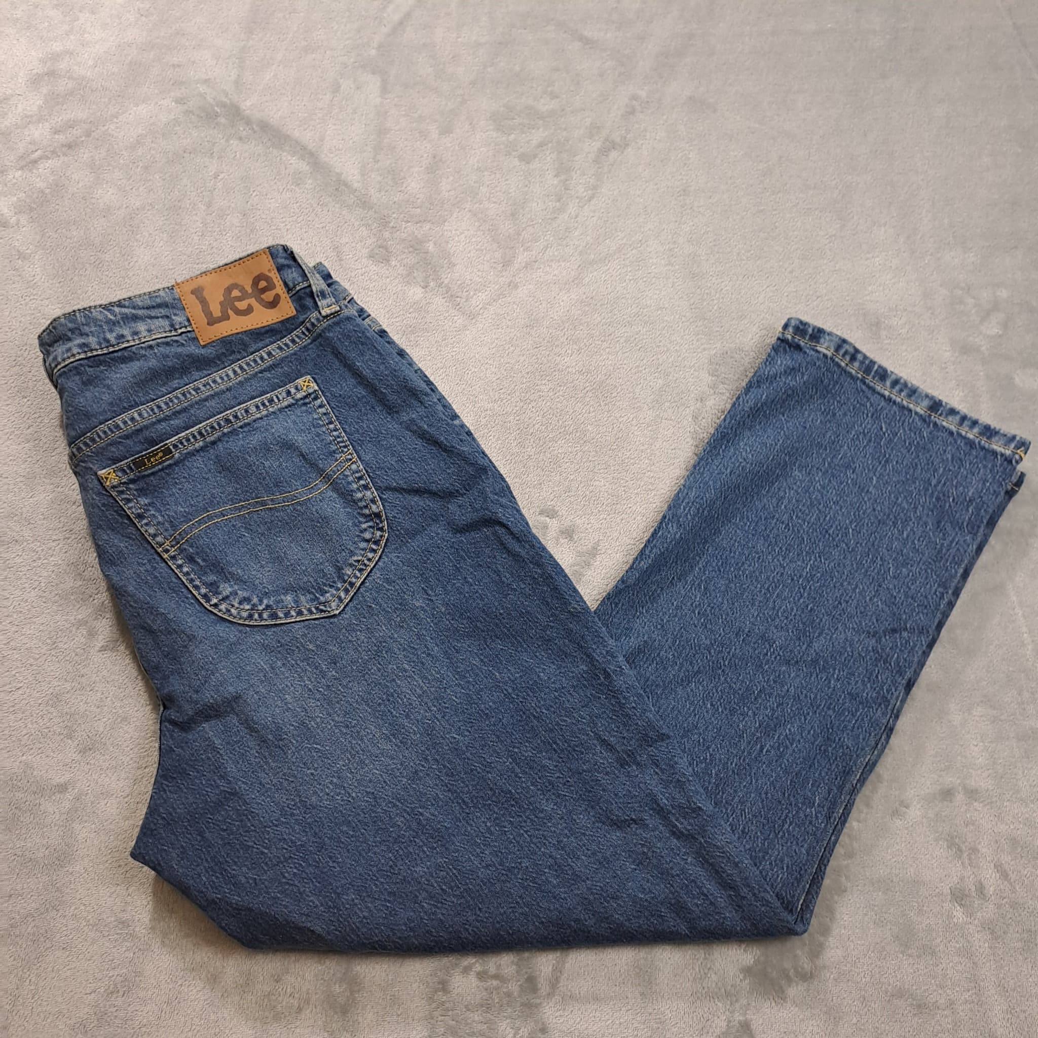 Lee Classic Fit Straight Leg Jeans Women's Size 14 Blue Denim — photo 1 of 8