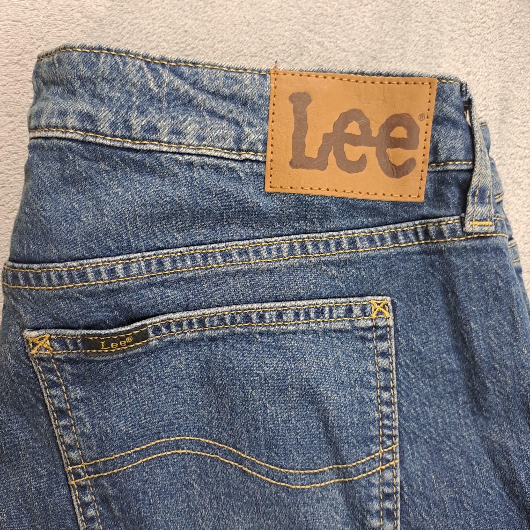 Lee Classic Fit Straight Leg Jeans Women's Size 14 Blue Denim — photo 2 of 8