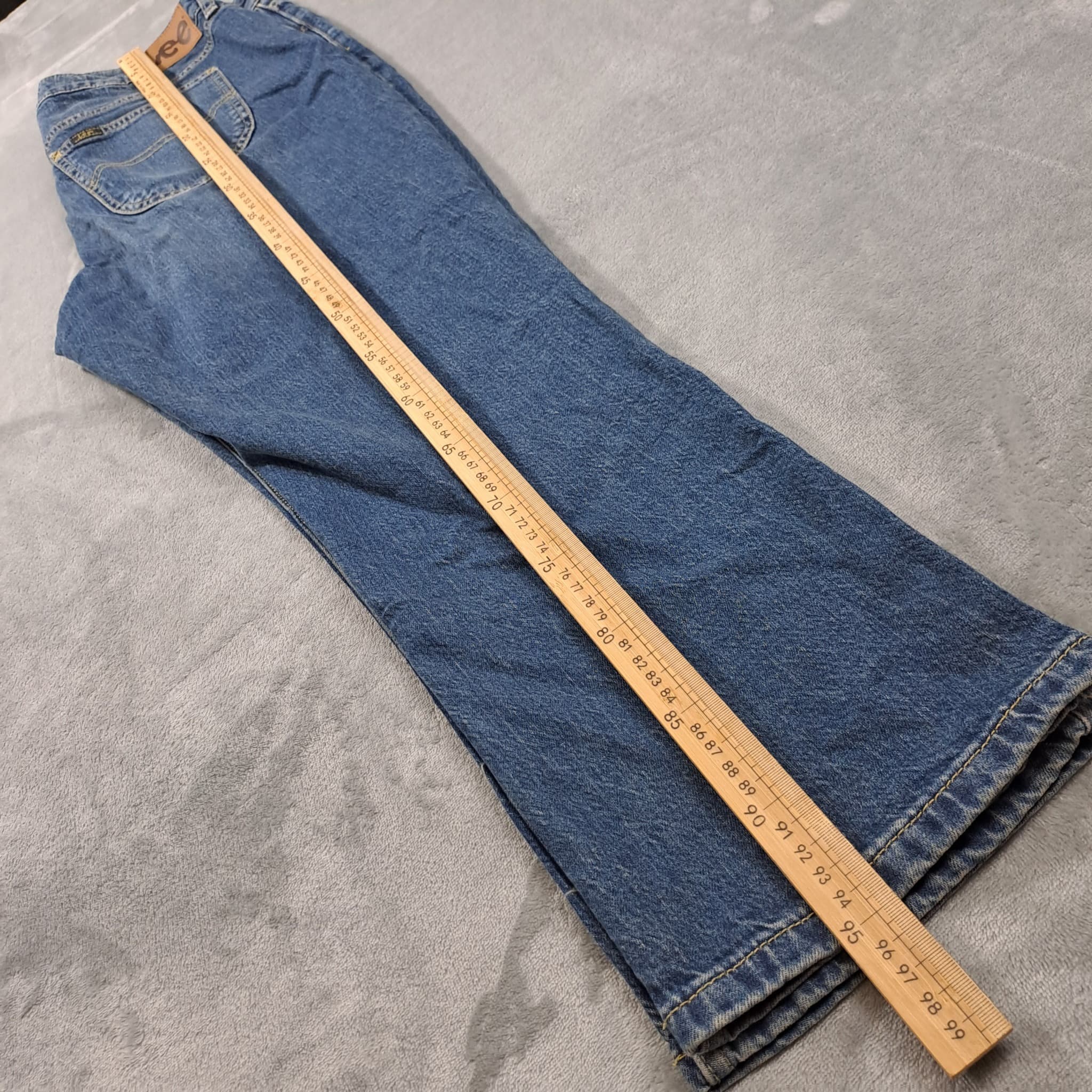 Lee Classic Fit Straight Leg Jeans Women's Size 14 Blue Denim — photo 3 of 8