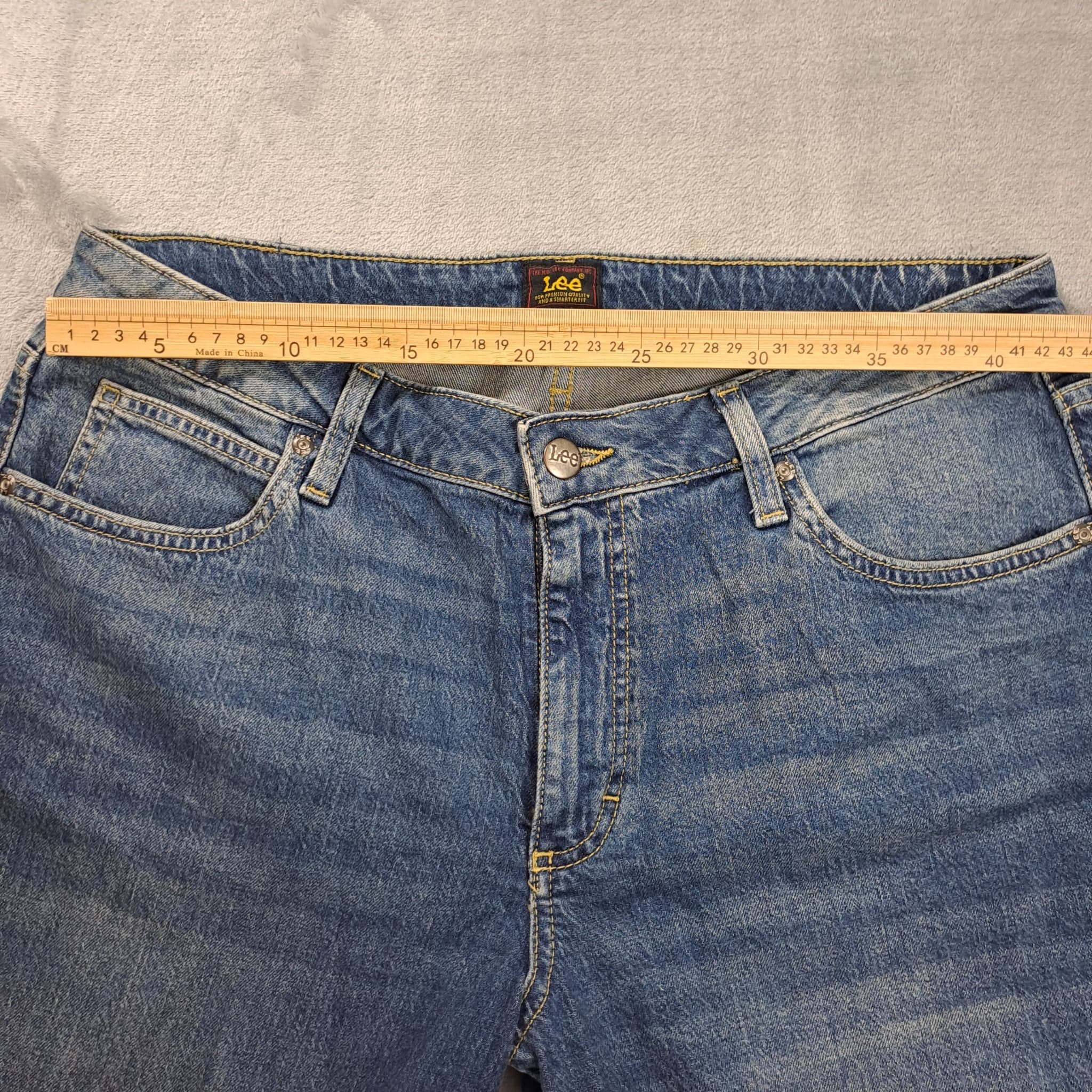 Lee Classic Fit Straight Leg Jeans Women's Size 14 Blue Denim — photo 5 of 8