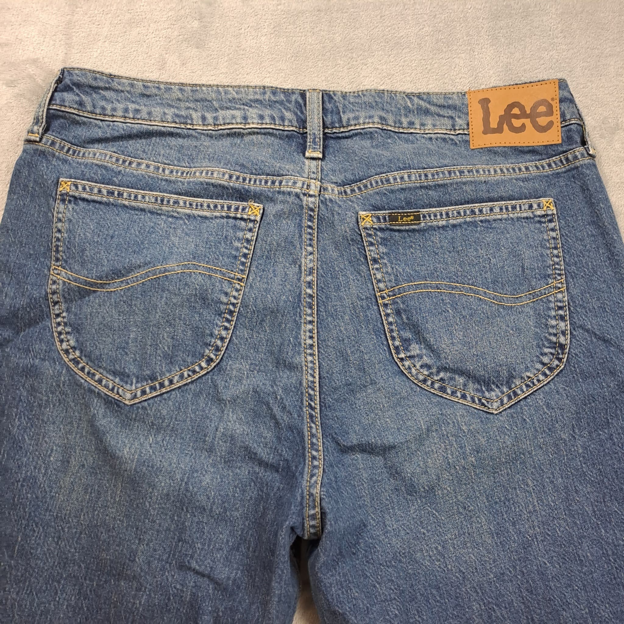 Lee Classic Fit Straight Leg Jeans Women's Size 14 Blue Denim — photo 8 of 8