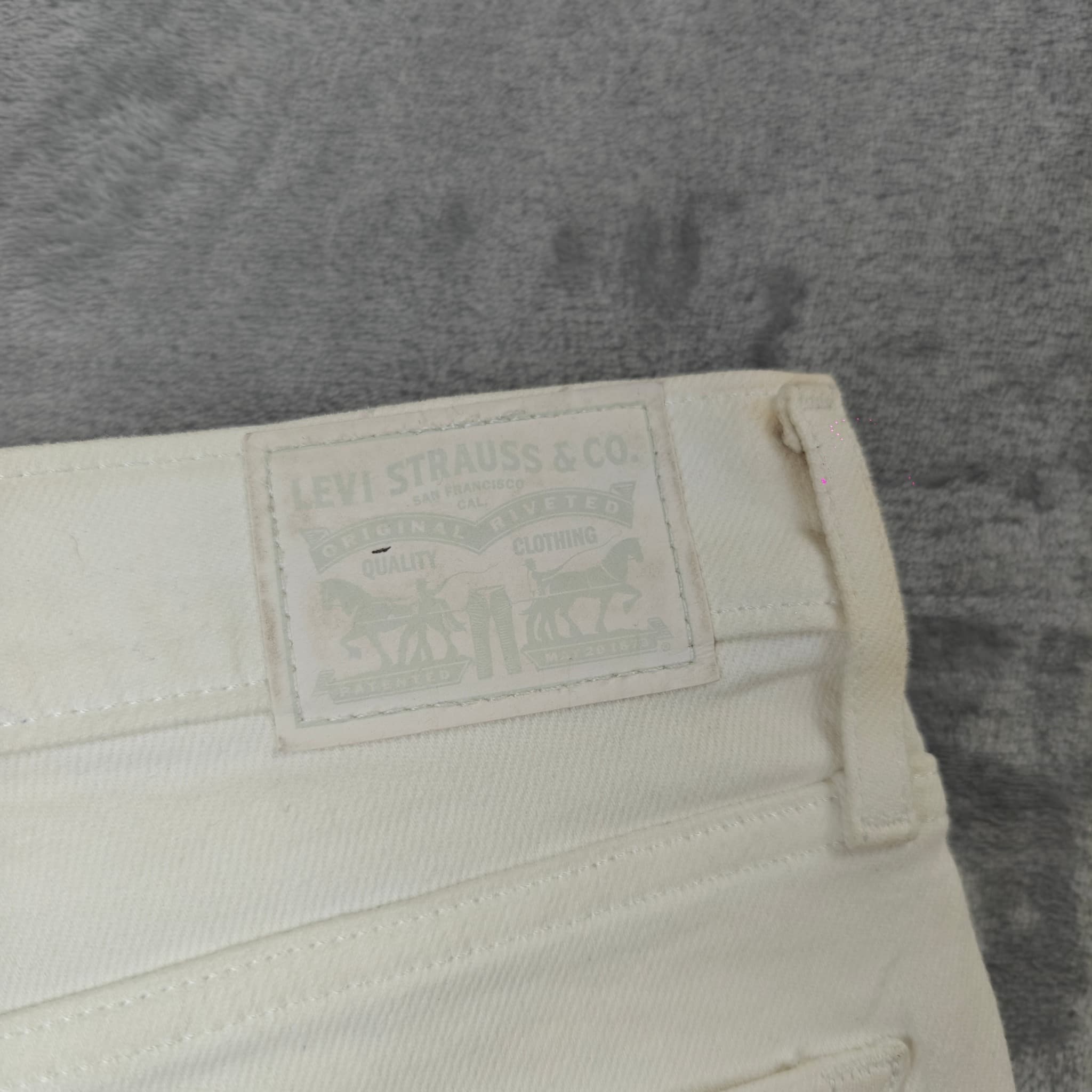 Levi's 311 Shaping Skinny Jeans - White Stretch Denim Women's Size 27 — photo 3 of 9