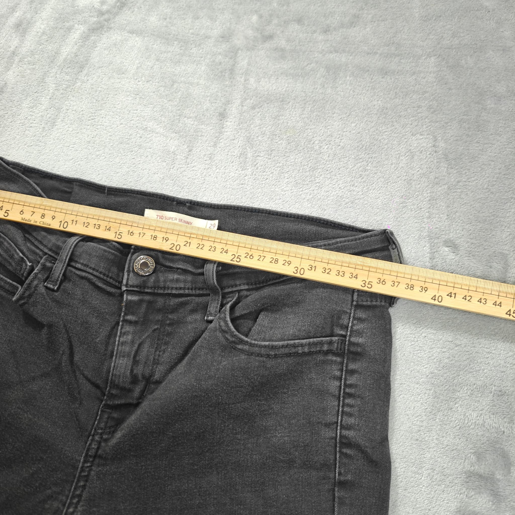 Levi Strauss & Co. 710 Super Skinny Jeans Women's Size 29 Black Stretch Denim — photo 3 of 7