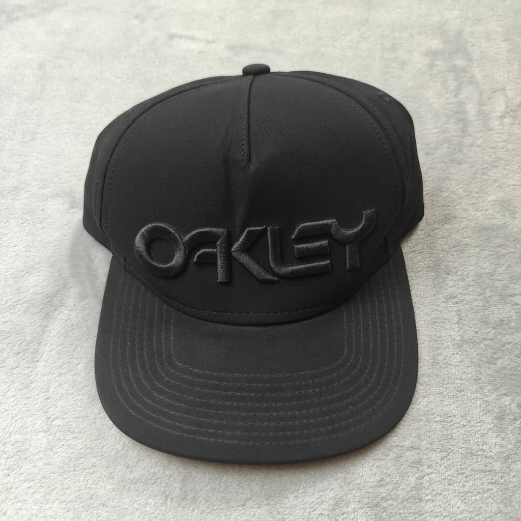Oakley Men's Black Embroidered Logo Snapback Baseball Cap — photo 1 of 5