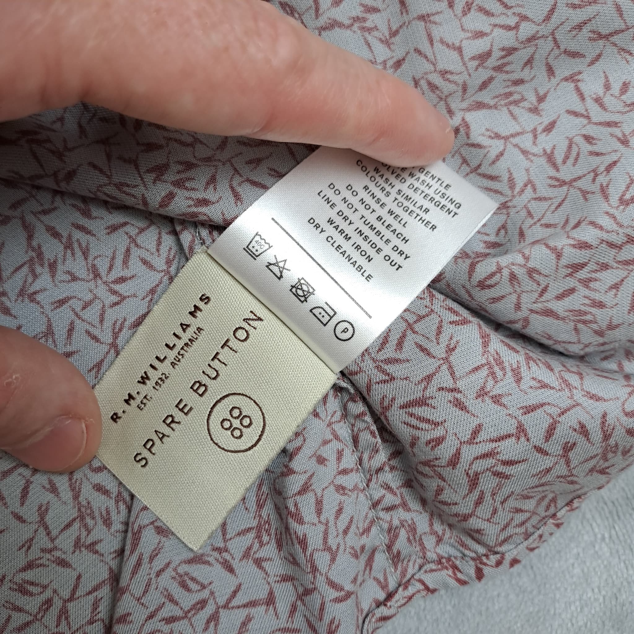 R. M. WILLIAMS Women's Long Sleeve Button-Up Shirt Leaf Print Size 12 — photo 6 of 7