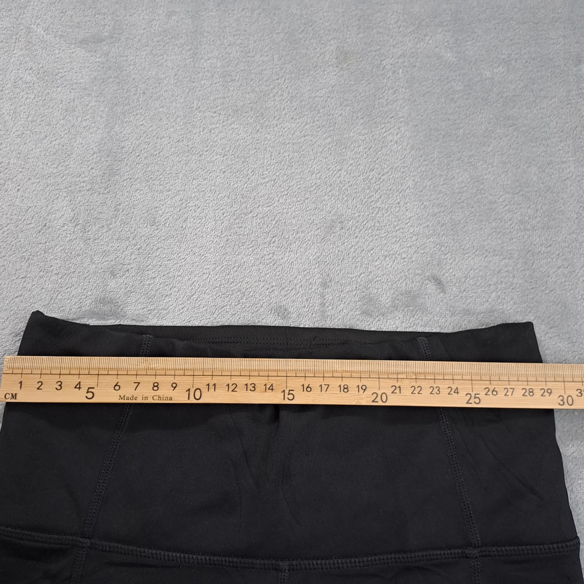 ROCK WEAR Women's Black High-Rise Crop Leggings With Laser-Cut Side Panels Size 8 — photo 3 of 5