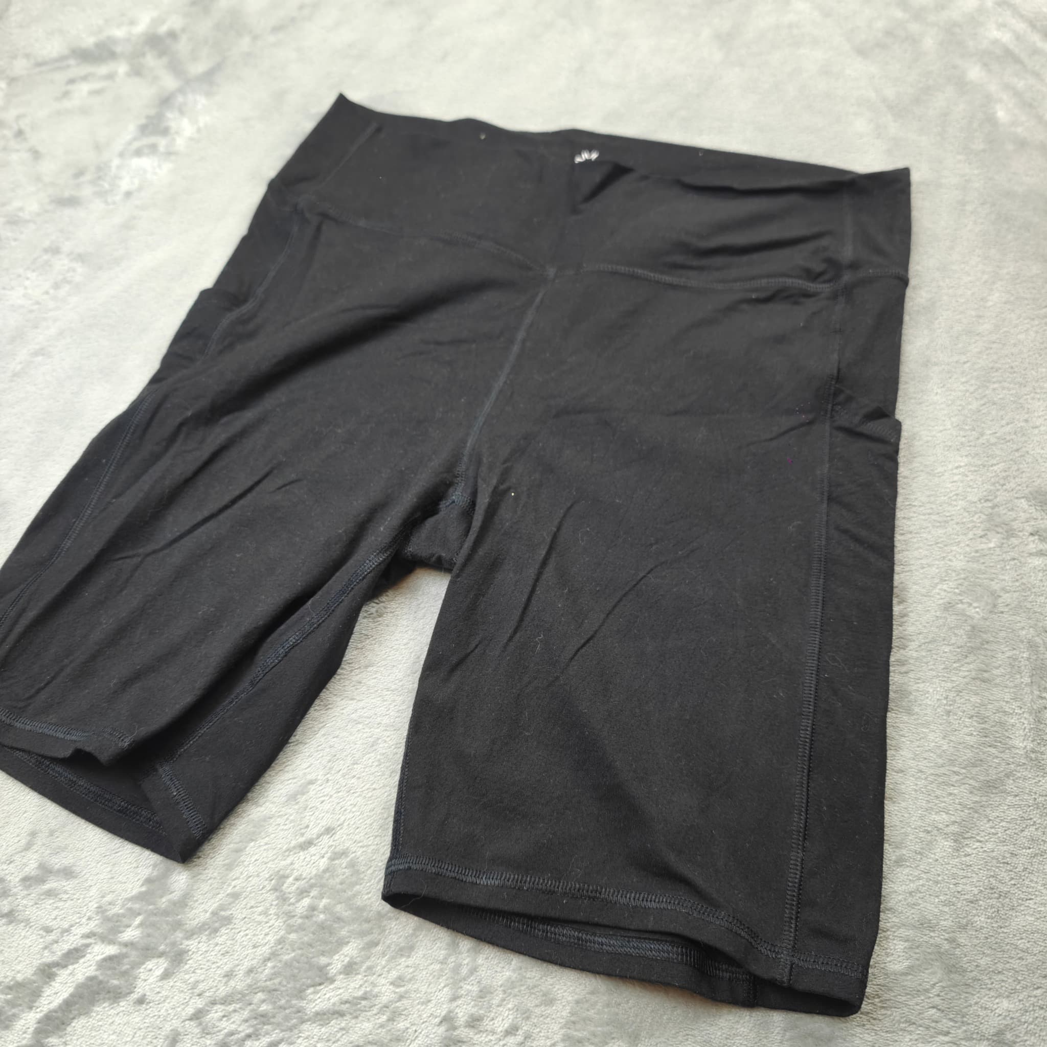 Rockwear Women's High-Waisted Bike Shorts With Side Pockets Black Size 14 — photo 2 of 7