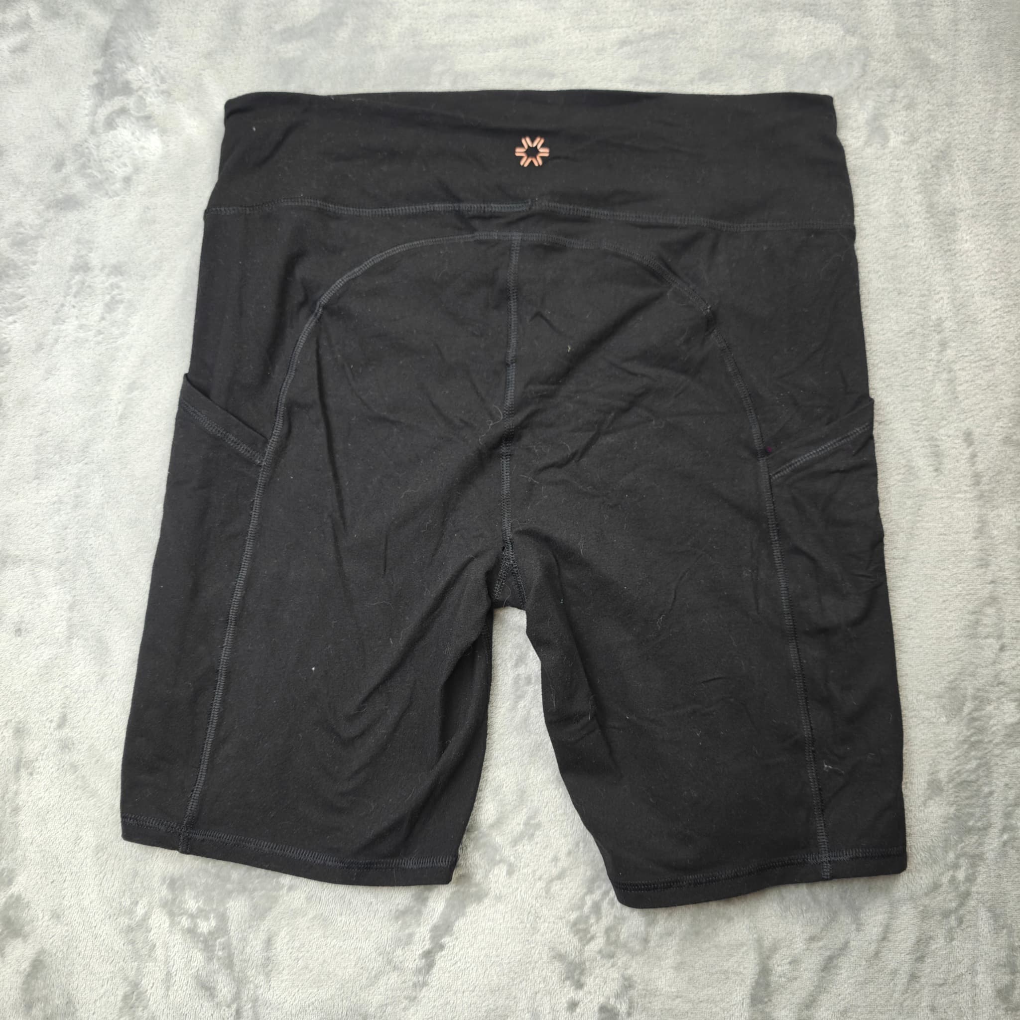 Rockwear Women's High-Waisted Bike Shorts With Side Pockets Black Size 14 — photo 6 of 7
