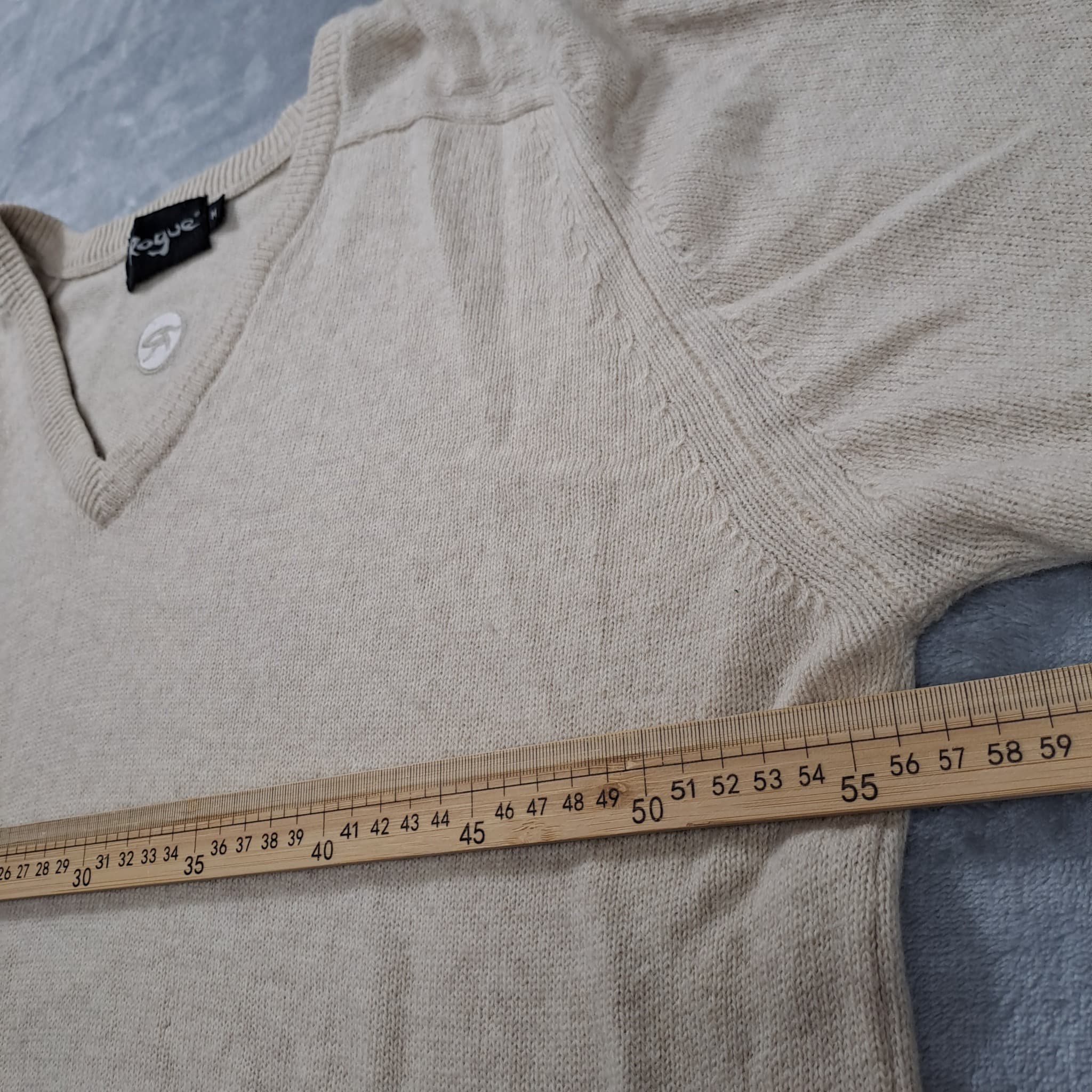Rogue V-Neck Knit Sweater Men's Size M Beige Pullover — photo 4 of 9