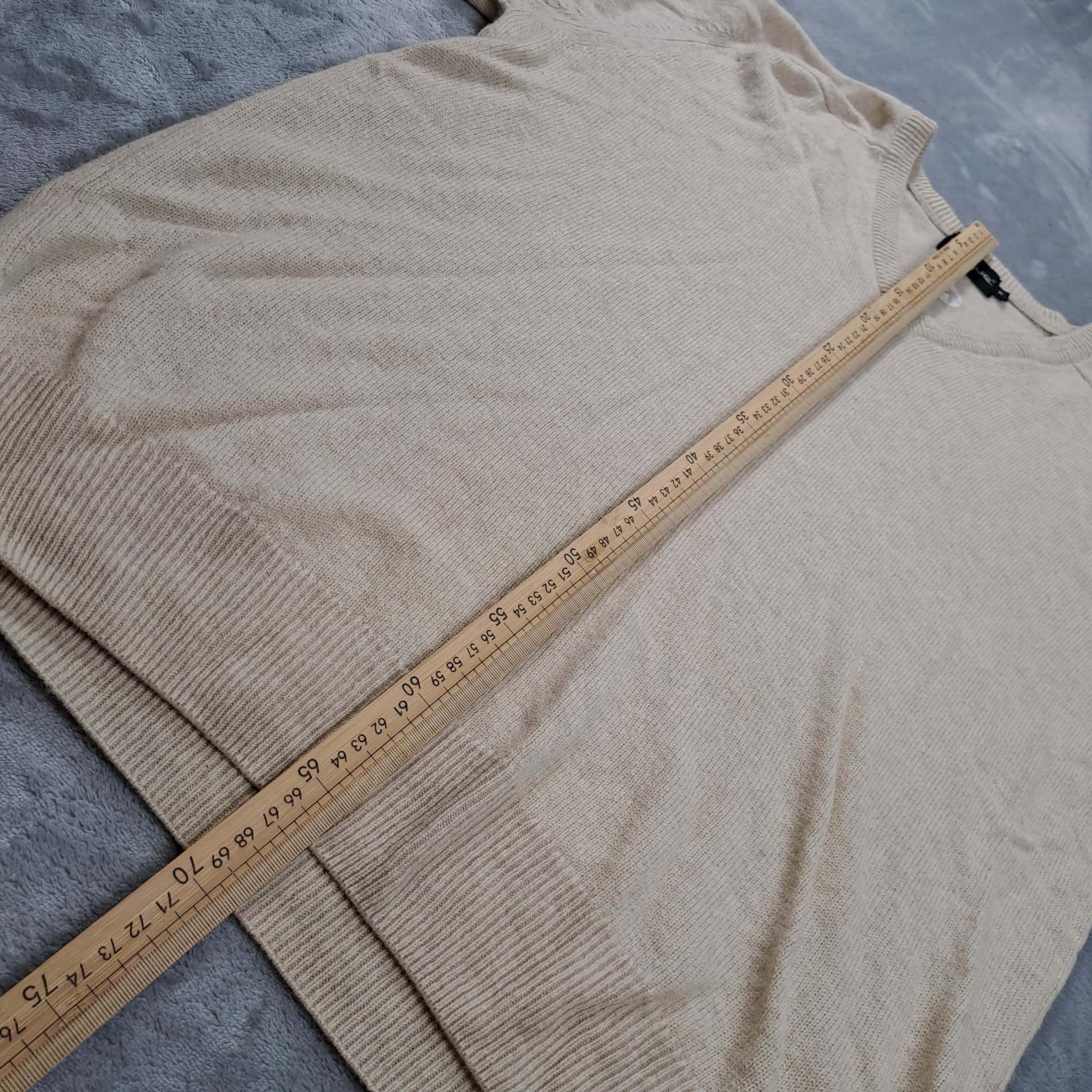 Rogue V-Neck Knit Sweater Men's Size M Beige Pullover — photo 5 of 9