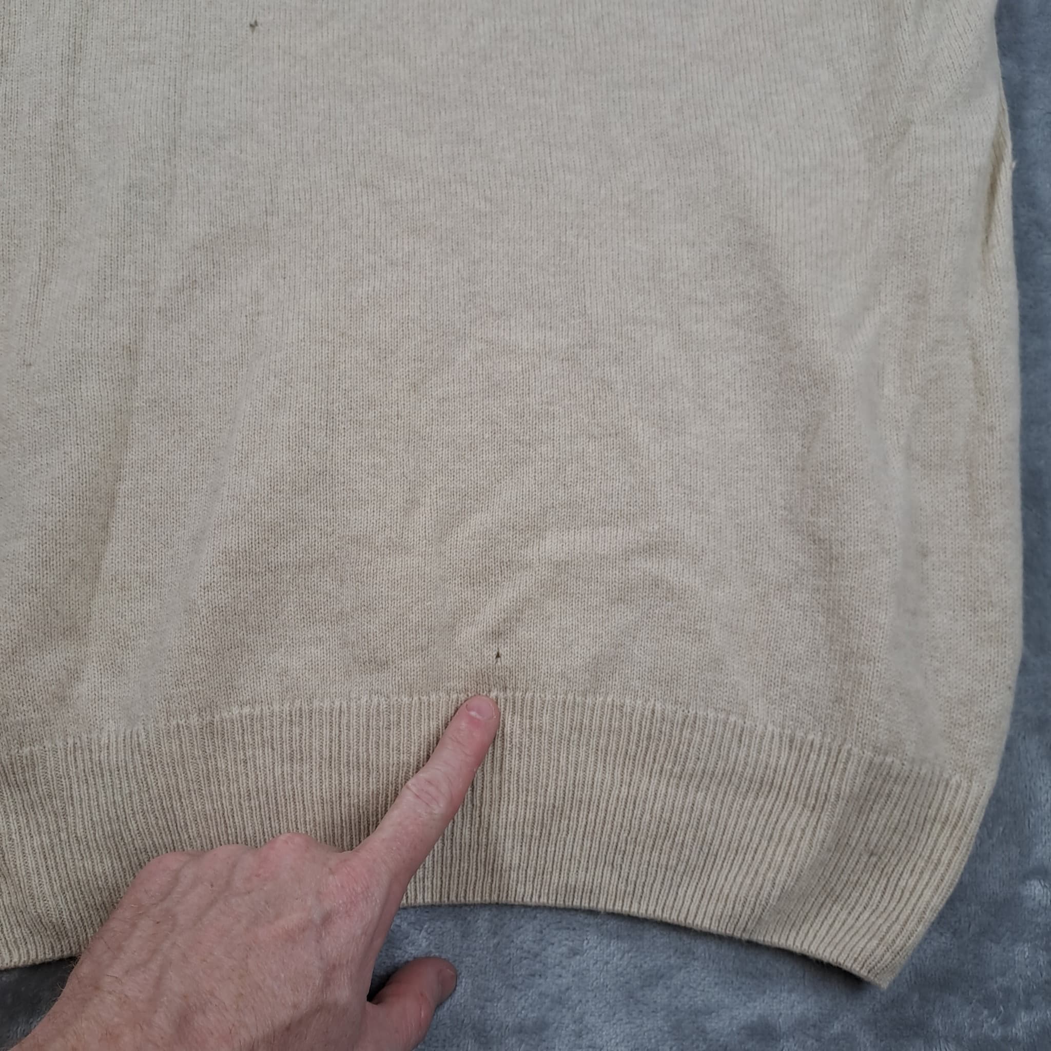 Rogue V-Neck Knit Sweater Men's Size M Beige Pullover — photo 7 of 9