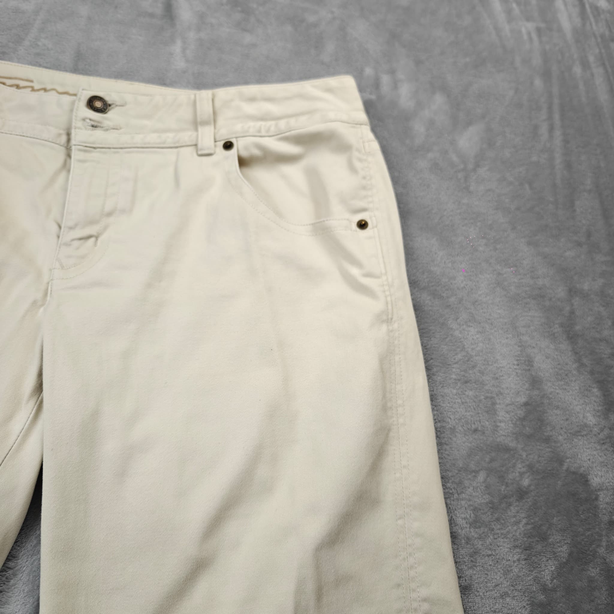 Tommy Hilfiger Women's Beige Khaki Raw Hem Denim Shorts Size 10 — photo 2 of 8