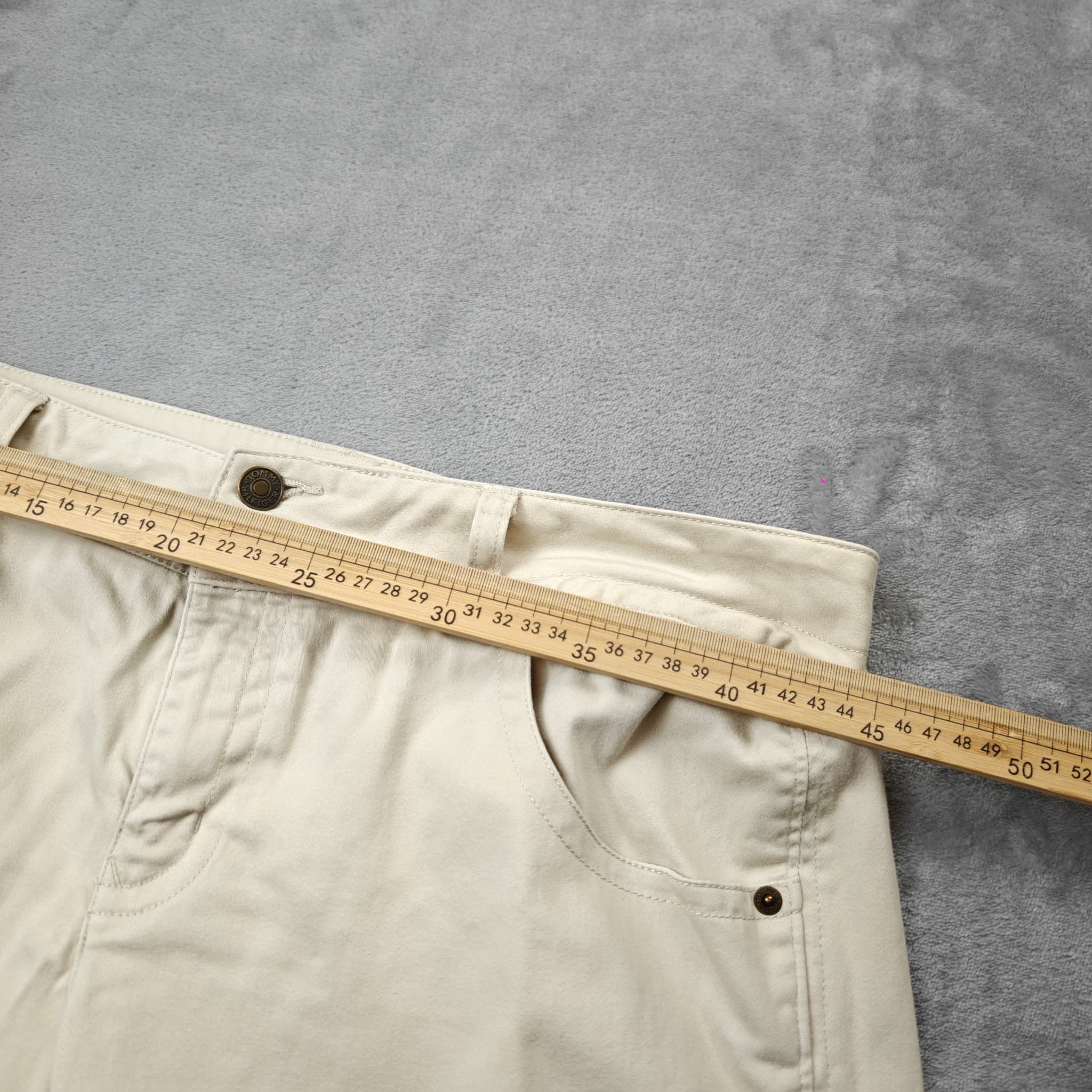 Tommy Hilfiger Women's Beige Khaki Raw Hem Denim Shorts Size 10 — photo 6 of 8