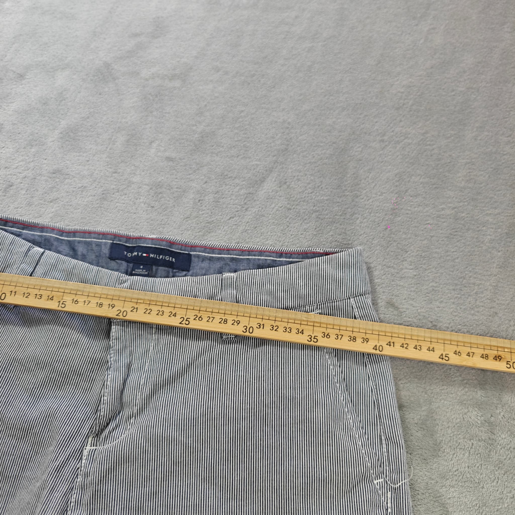 Tommy Hilfiger Women's Seersucker Striped Chino Shorts Blue White Size 4 — photo 2 of 7
