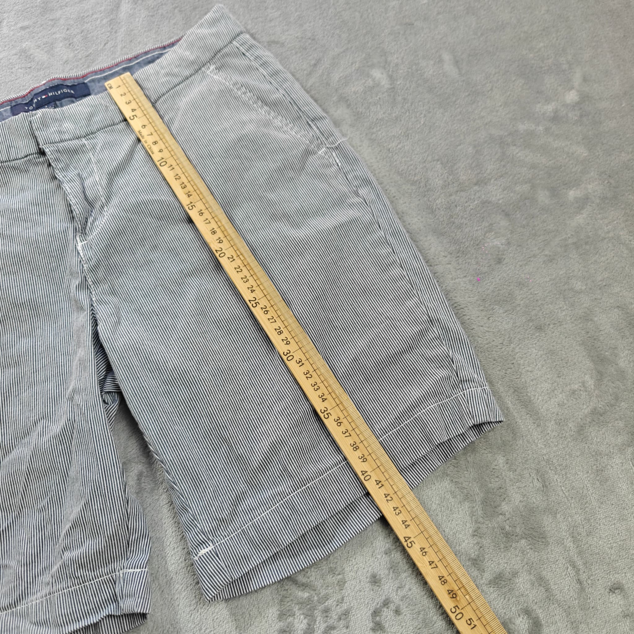Tommy Hilfiger Women's Seersucker Striped Chino Shorts Blue White Size 4 — photo 4 of 7