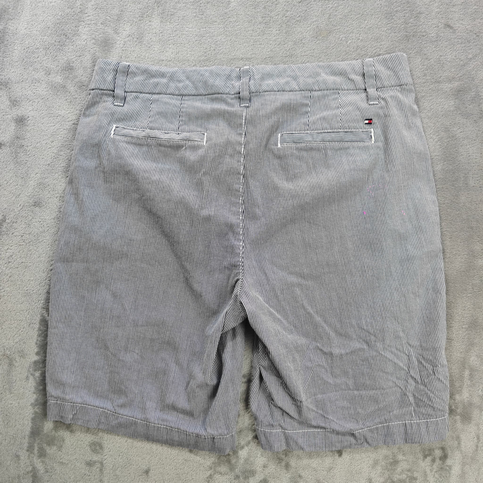 Tommy Hilfiger Women's Seersucker Striped Chino Shorts Blue White Size 4 — photo 7 of 7