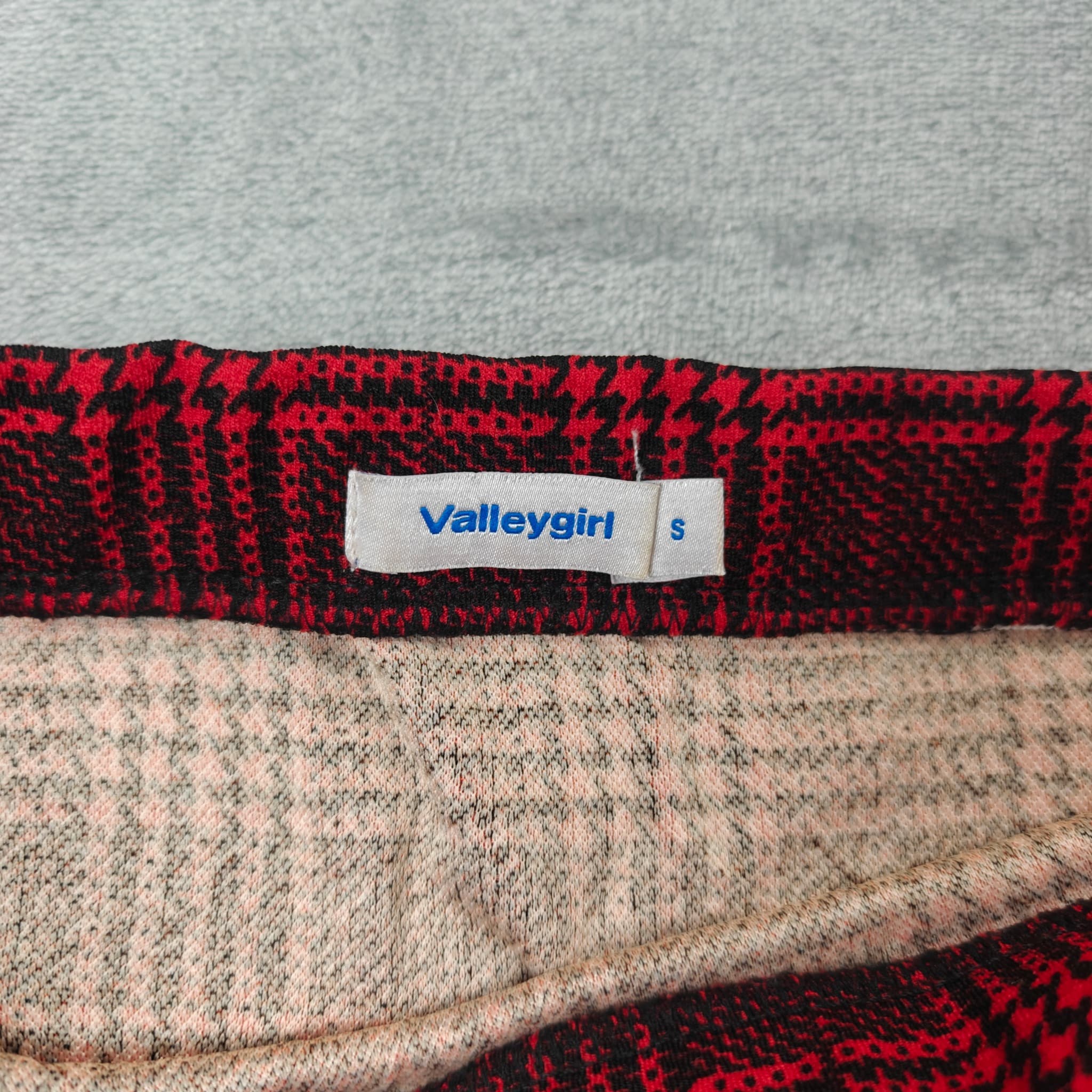 Valleygirl Red and Black Plaid Pencil Skirt Size S — photo 3 of 8