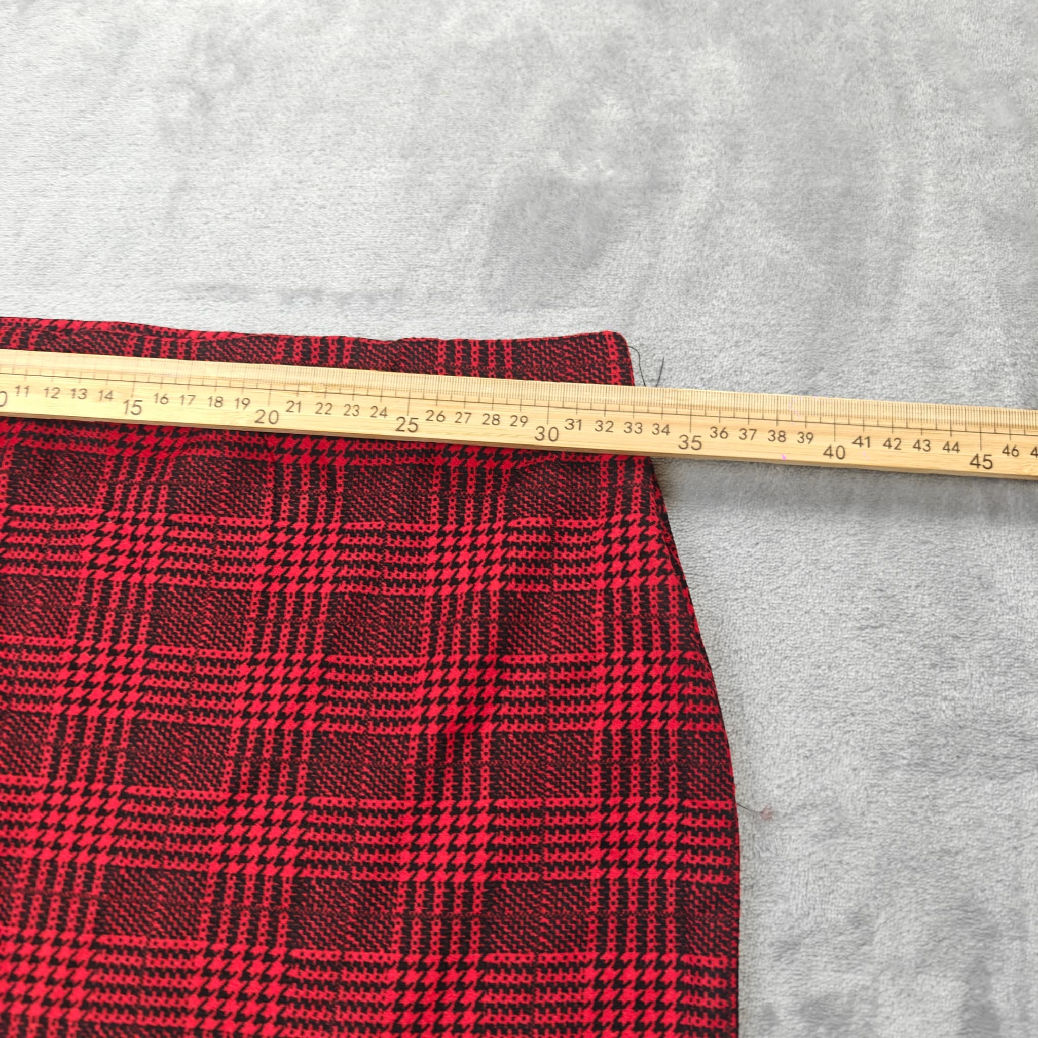 Valleygirl Red and Black Plaid Pencil Skirt Size S — photo 5 of 8
