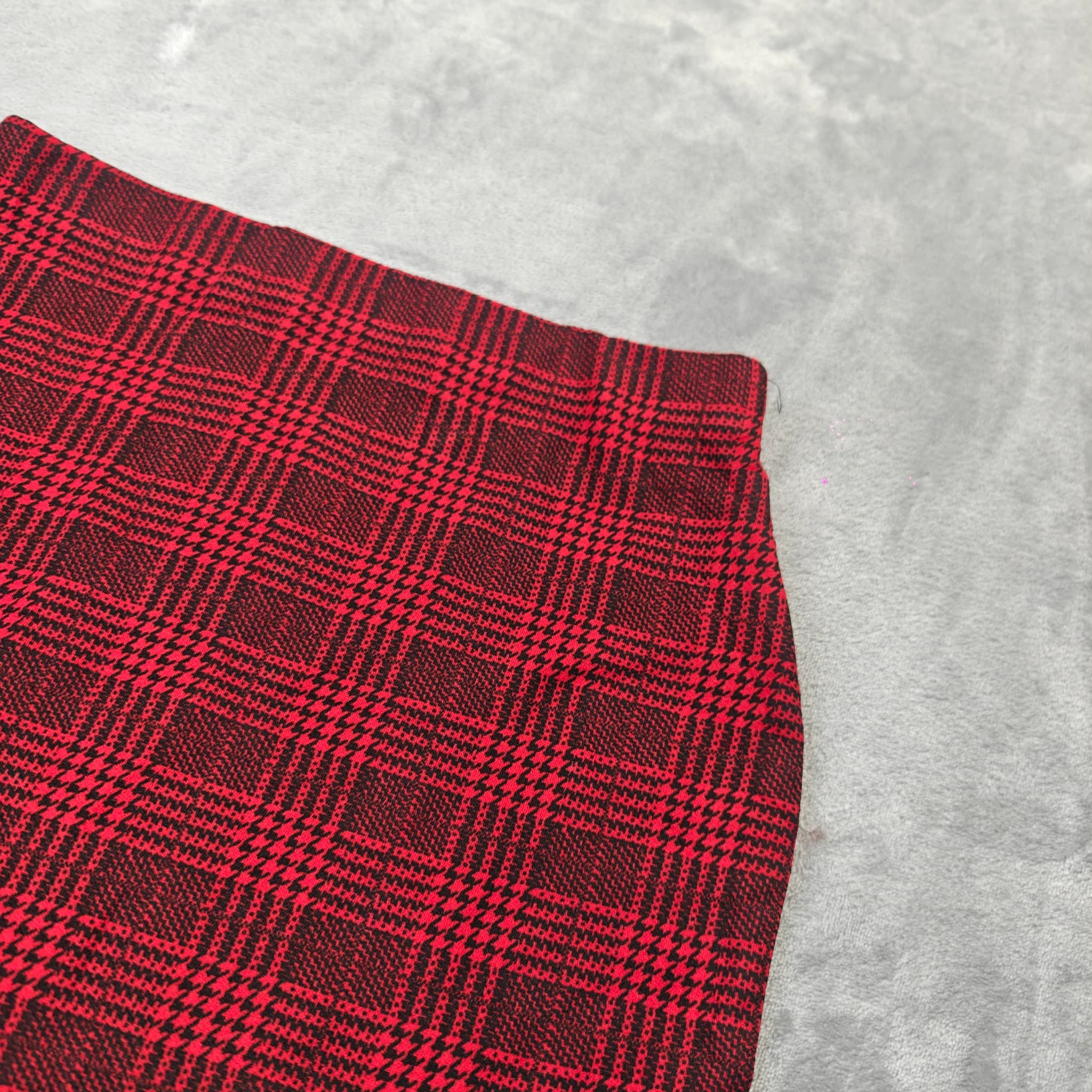 Valleygirl Red and Black Plaid Pencil Skirt Size S — photo 2 of 8