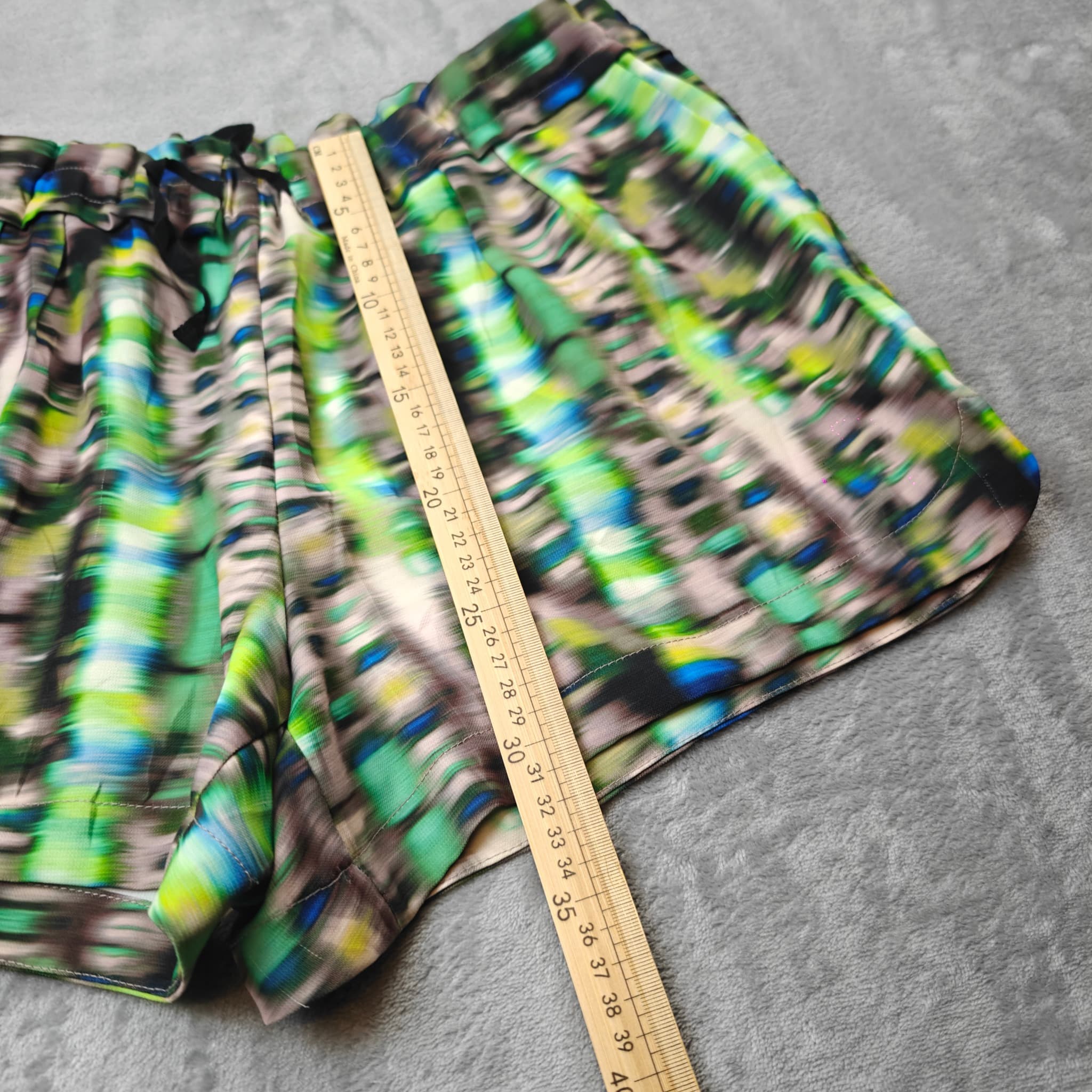Witchery Abstract Print Drawstring Shorts - Green Multi Size 12 — photo 2 of 6