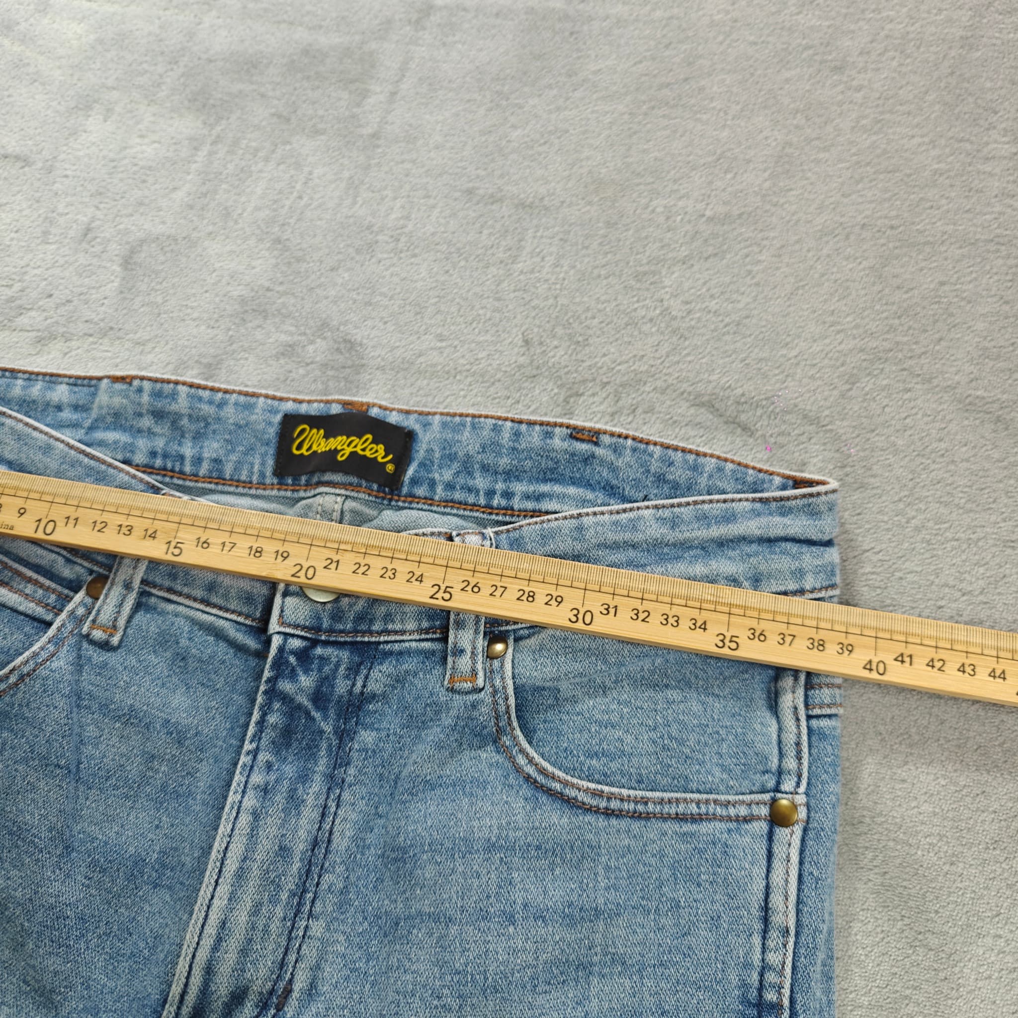 Wrangler Authentic Denim Jeans Men's Size 30 Light Blue Stretch — photo 2 of 6