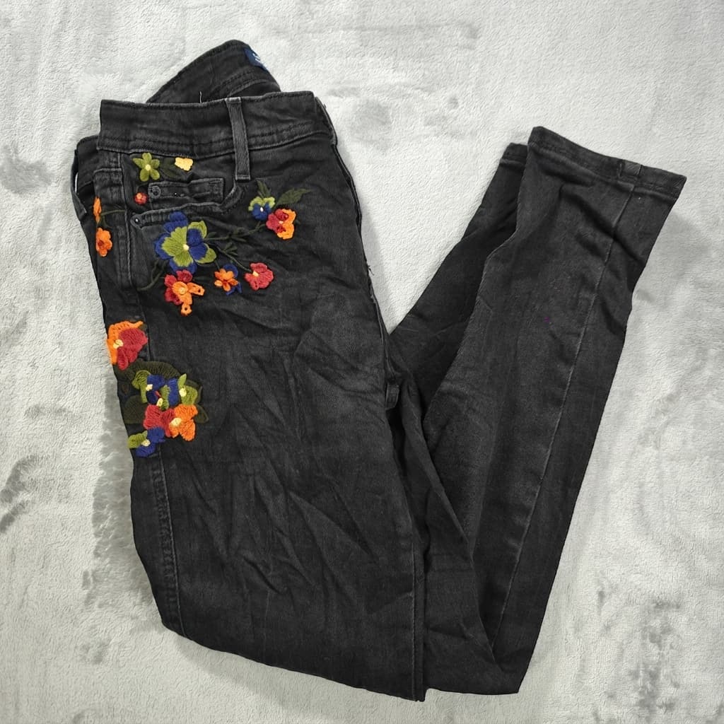 ZARA BASIC Basic Z1975 Black Floral Embroidered Skinny Jeans Women's Size 36 — photo 1 of 6
