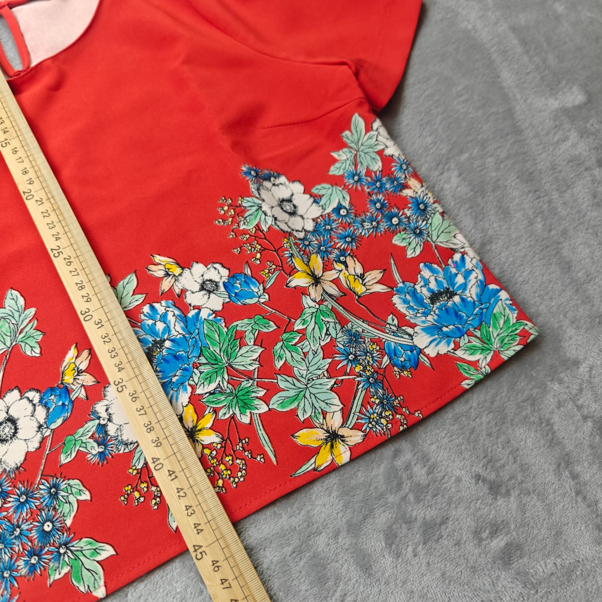 Zara Floral Print Crop Top Woman's Small Red Flowers Made in Spain — photo 3 of 7