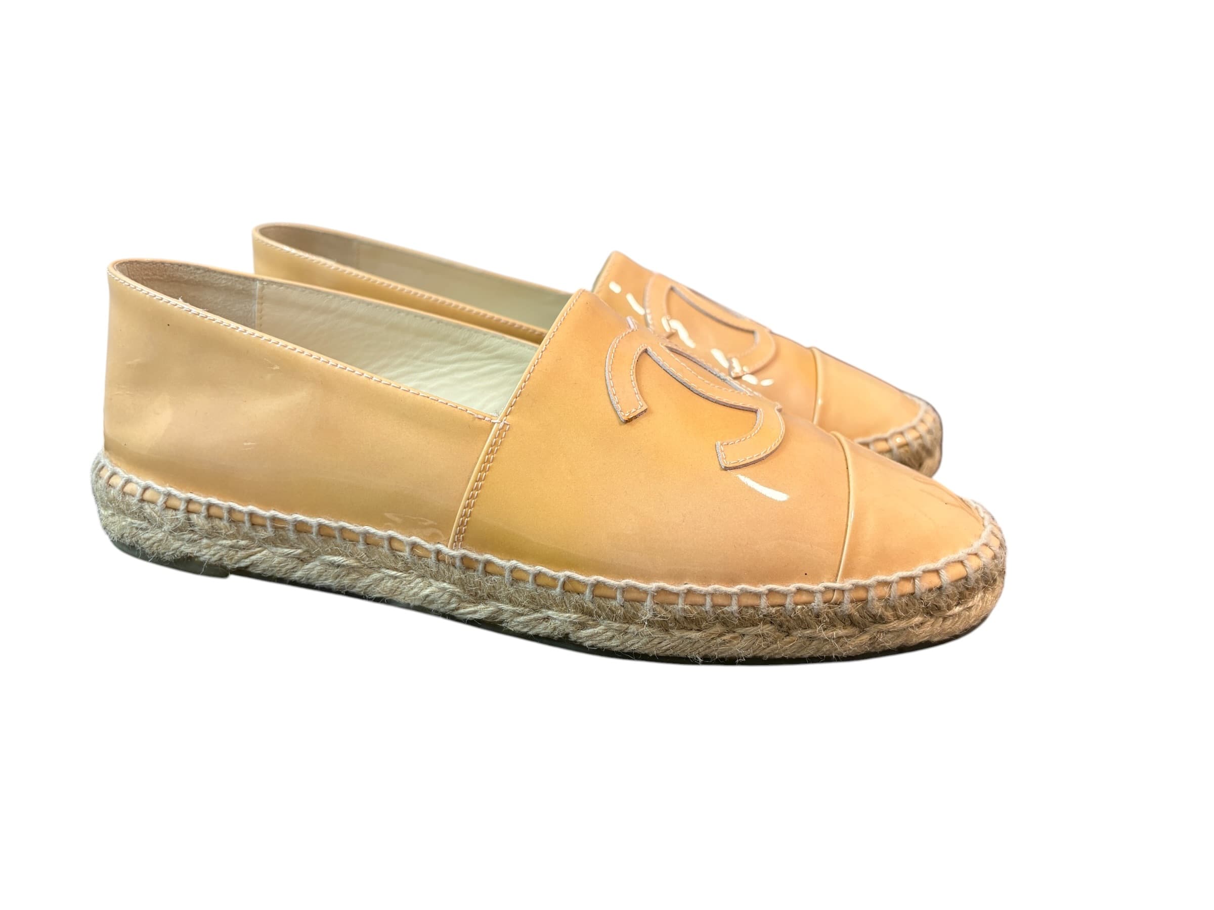 CHANEL CC Logo Espadrilles Beige Patent Leather size 39 — photo 2 of 18
