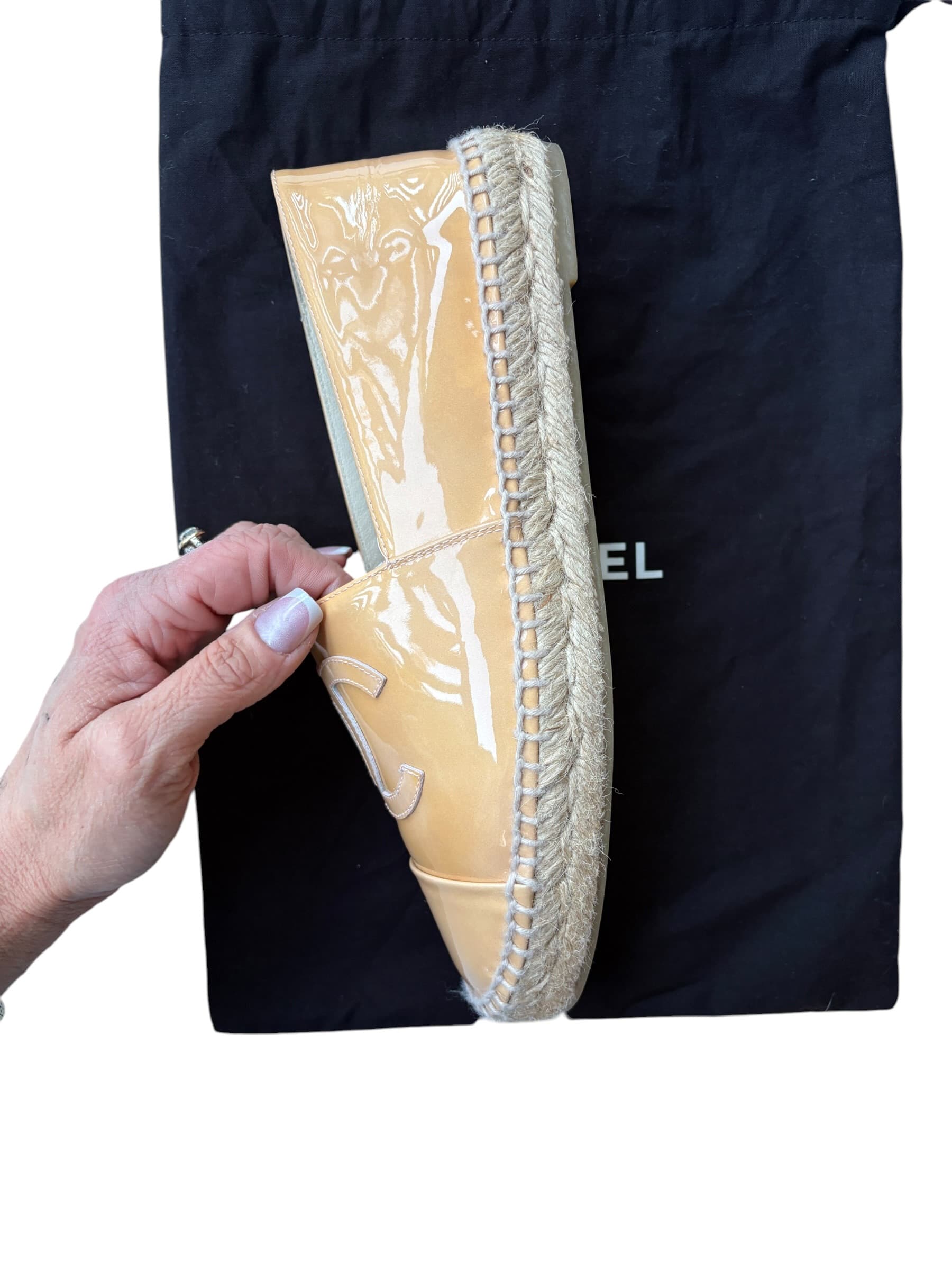 CHANEL CC Logo Espadrilles Beige Patent Leather size 39 — photo 10 of 18