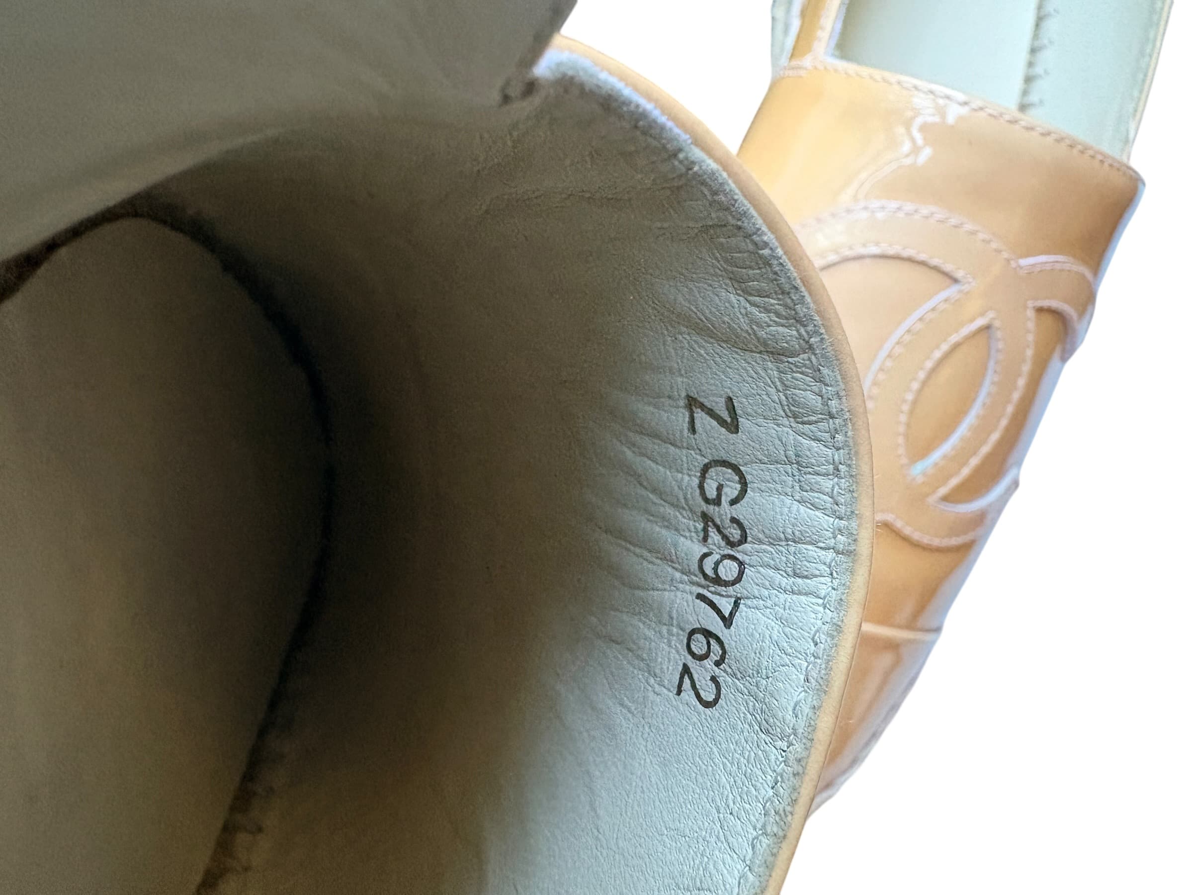 CHANEL CC Logo Espadrilles Beige Patent Leather size 39 — photo 17 of 18