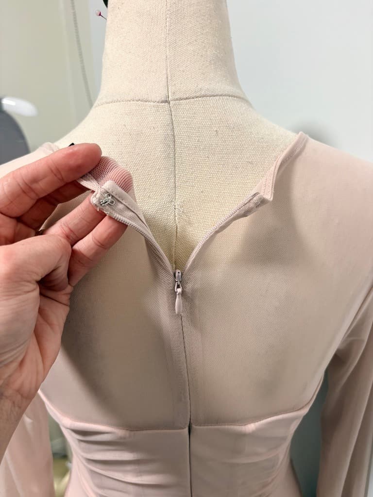 Guess Nude Mesh Ruched Long Sleeve Midi Dress - Size S — photo 4 of 15