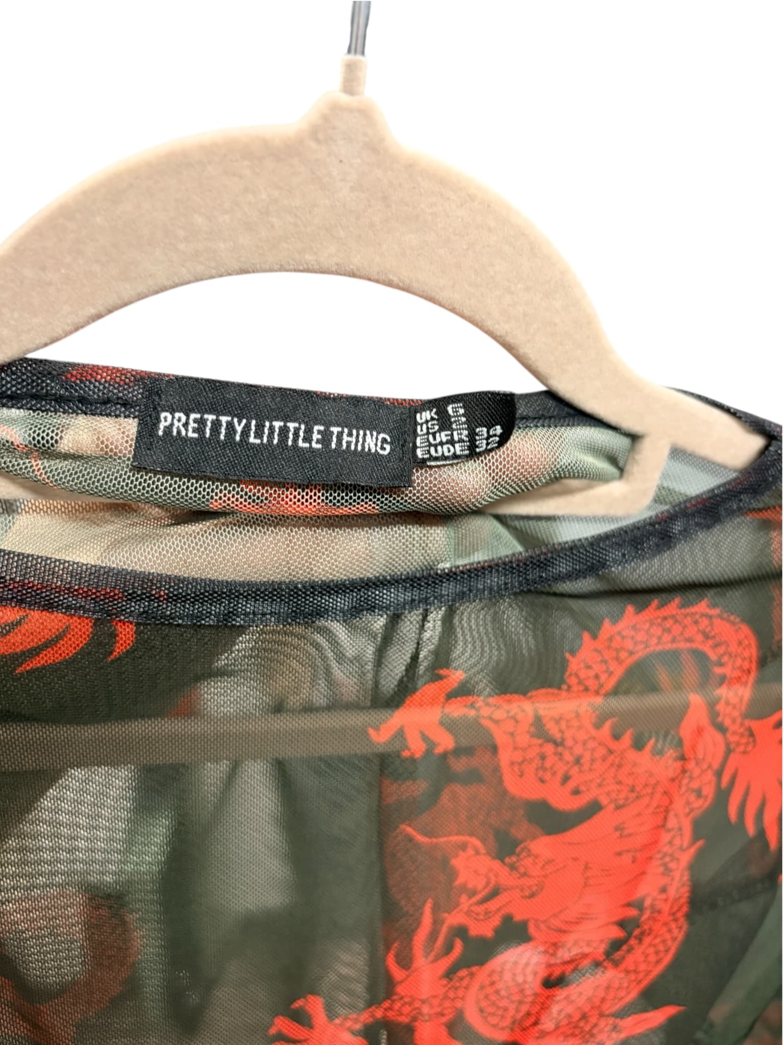 PRETTYLITTLETHING Long Sleeve Crop Top Dragon Print Black Women's 6 — photo 3 of 5