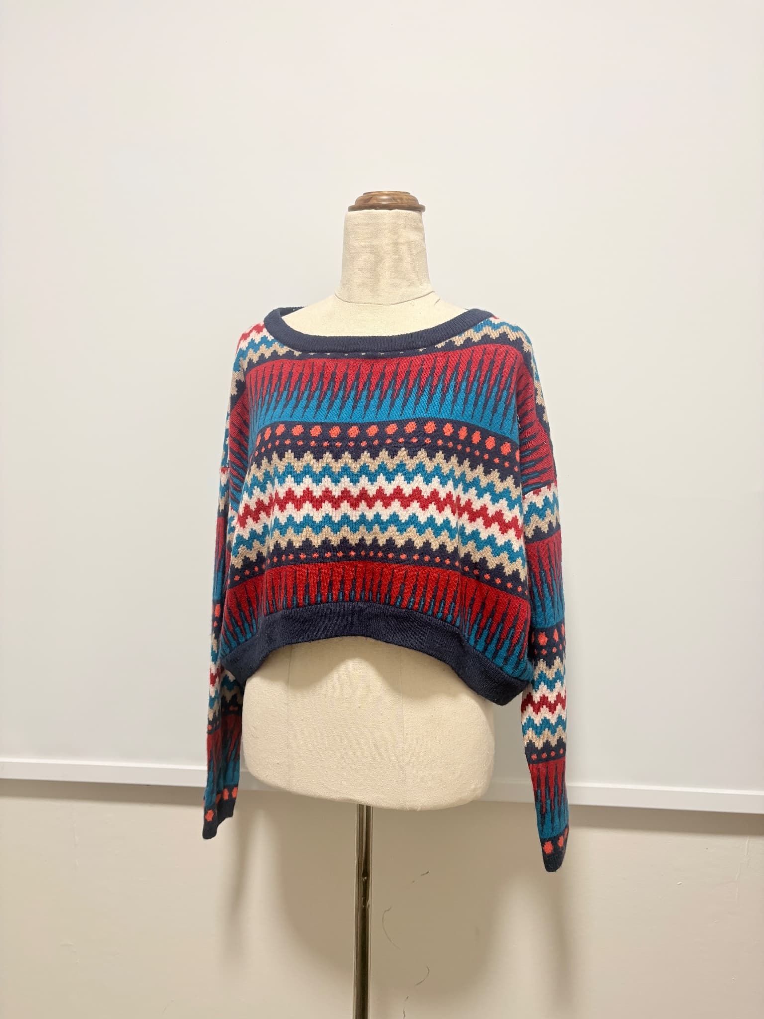 Women's Geometric Pattern Cropped Long Sleeve Sweater — photo 2 of 4