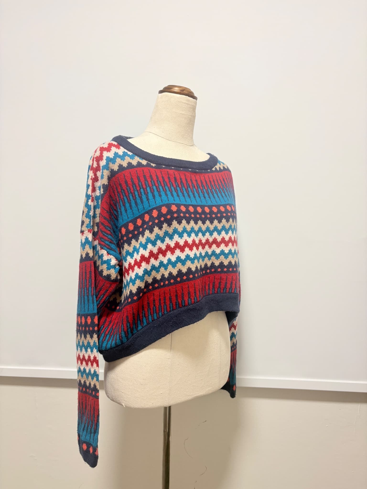 Women's Geometric Pattern Cropped Long Sleeve Sweater — photo 3 of 4